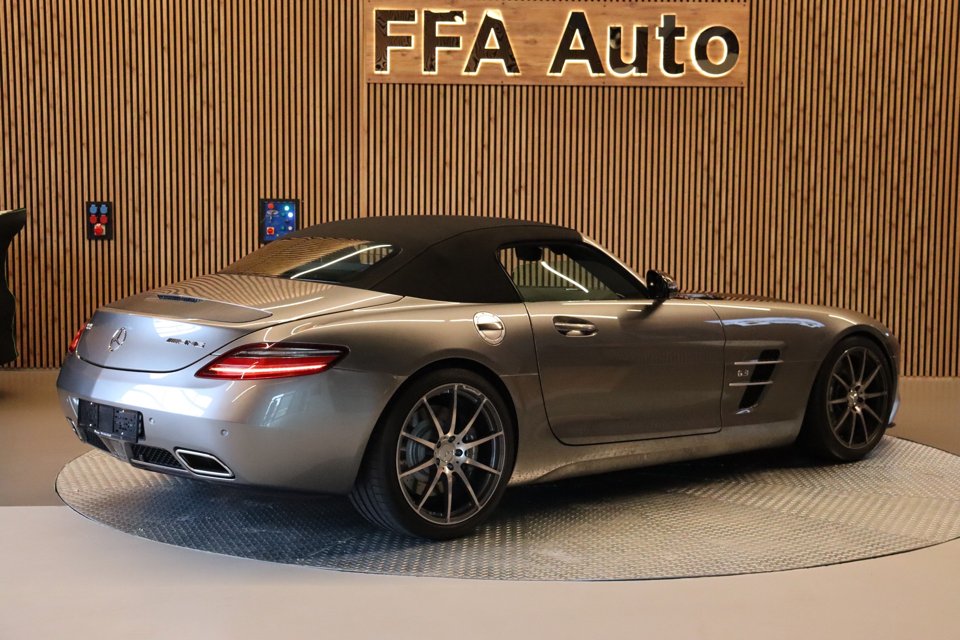 MERCEDES-BENZ SLS AMG Roadster-image-5