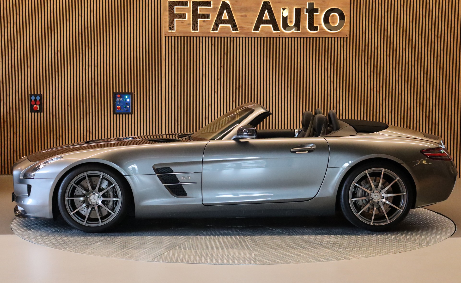 MERCEDES-BENZ SLS AMG Roadster-image-10