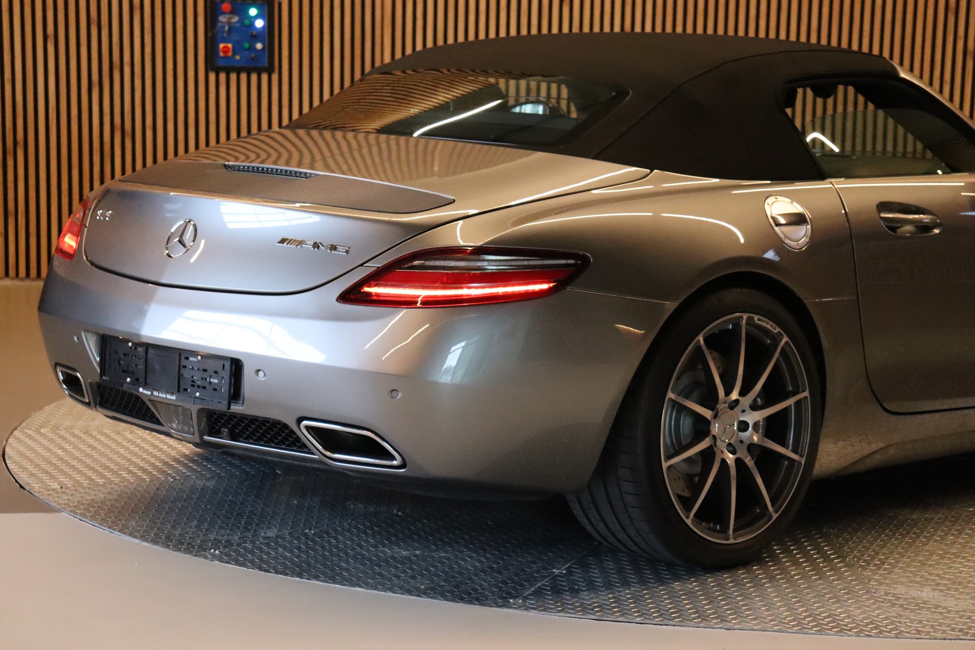 MERCEDES-BENZ SLS AMG Roadster-image-6