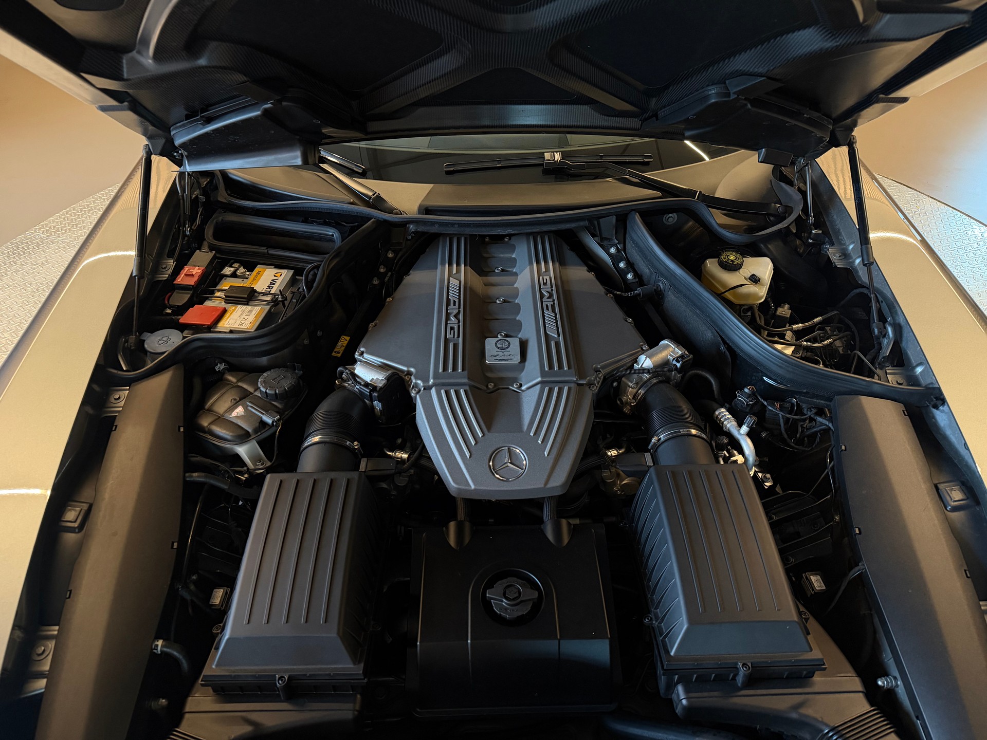 MERCEDES-BENZ SLS AMG Roadster-image-17