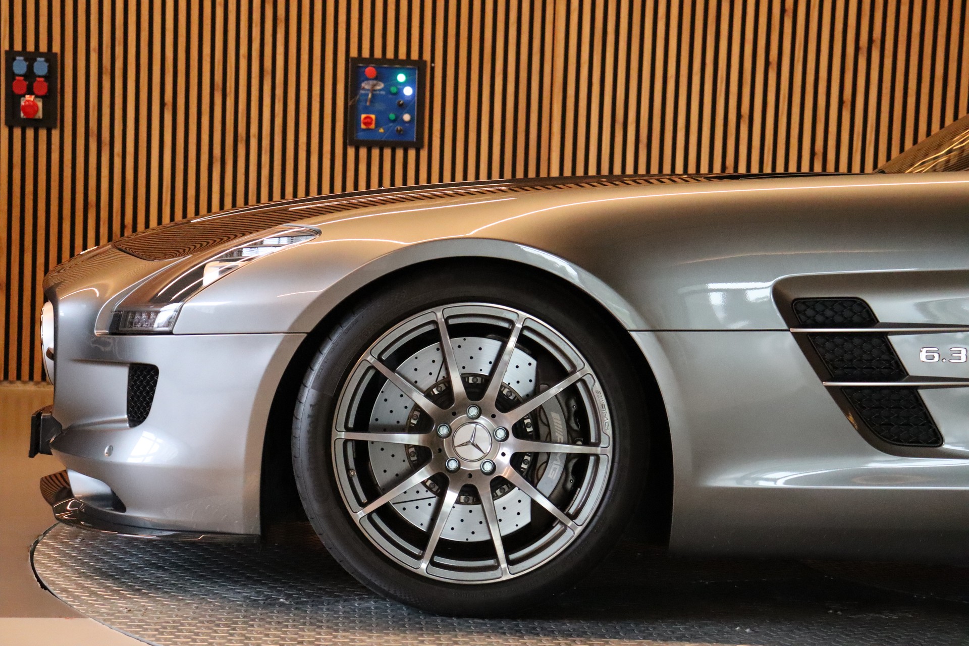 MERCEDES-BENZ SLS AMG Roadster-image-11