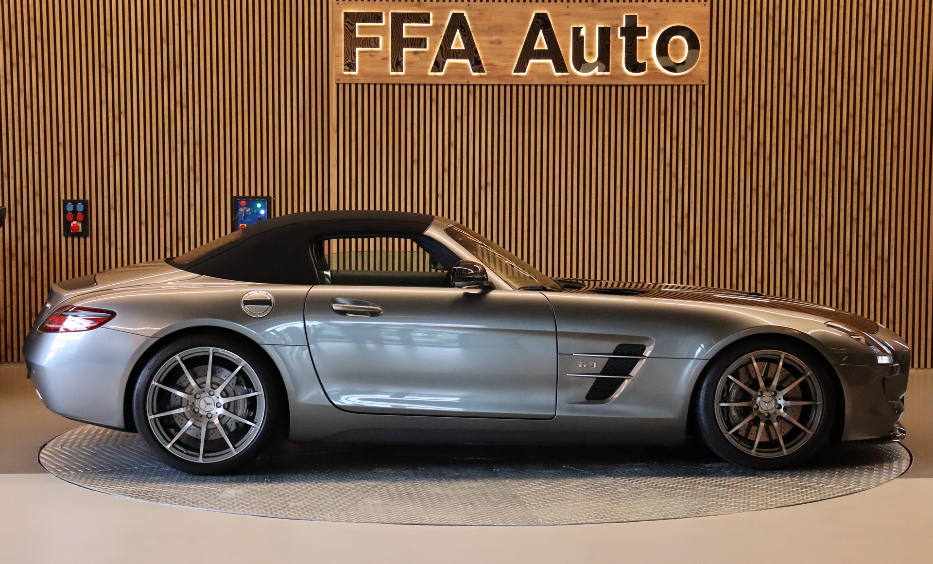 MERCEDES-BENZ SLS AMG Roadster-image-4