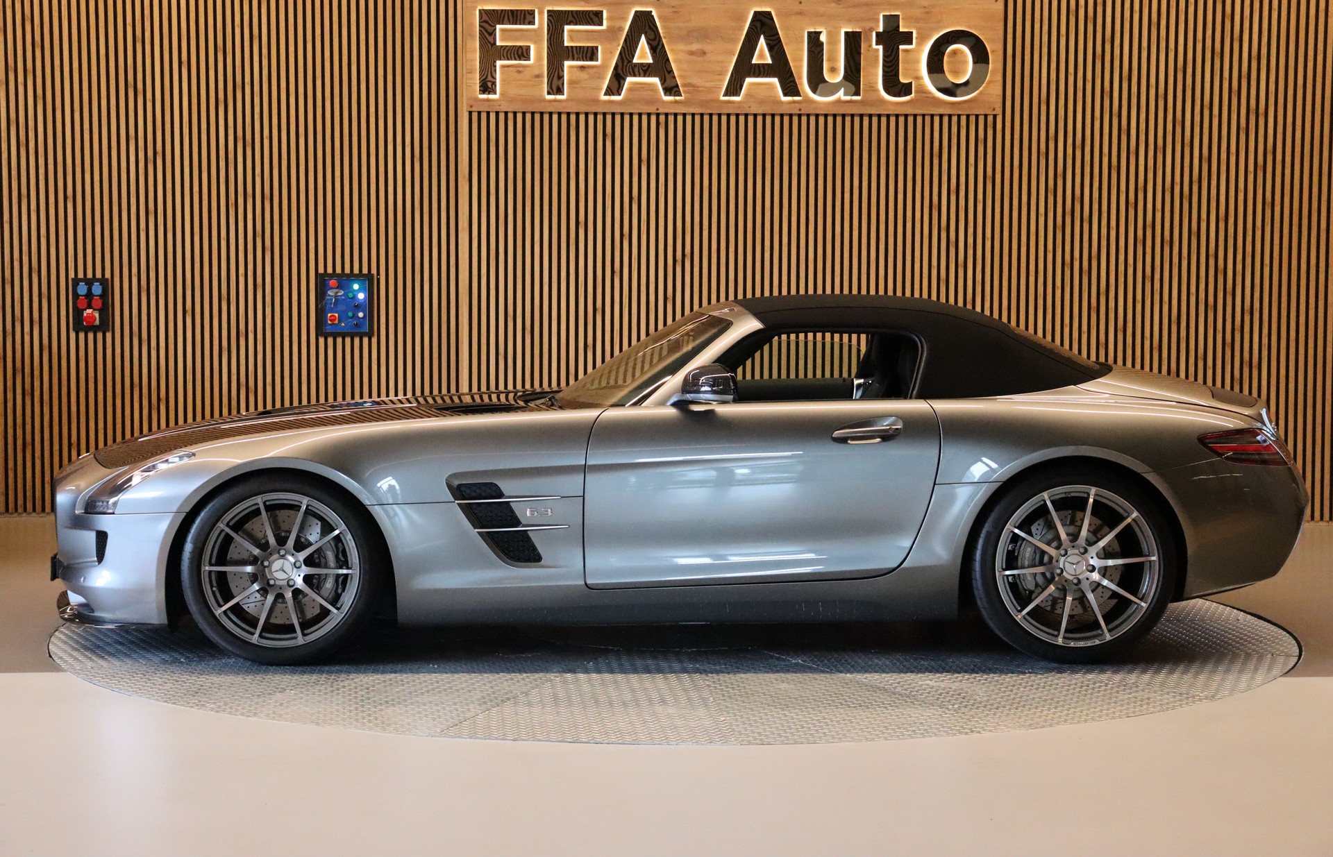 MERCEDES-BENZ SLS AMG Roadster-image-9