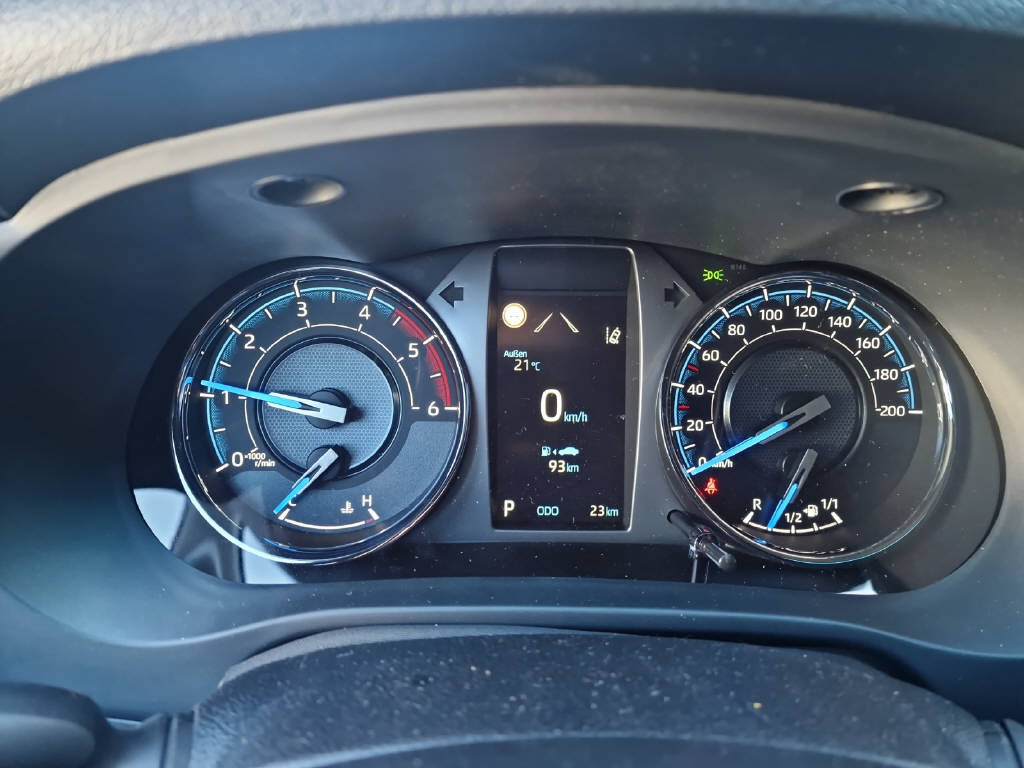 TOYOTA Hilux 2.8d MHEV Invincible Double Cab 4x4-image-8