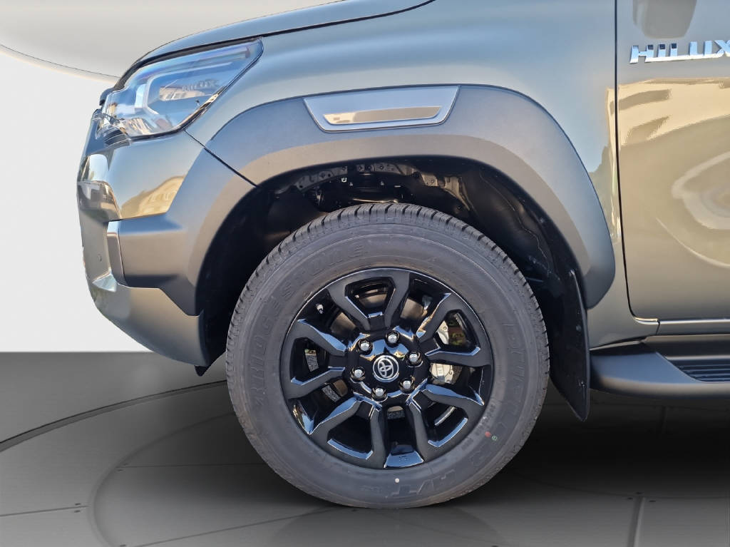 TOYOTA Hilux 2.8d MHEV Invincible Double Cab 4x4-image-15