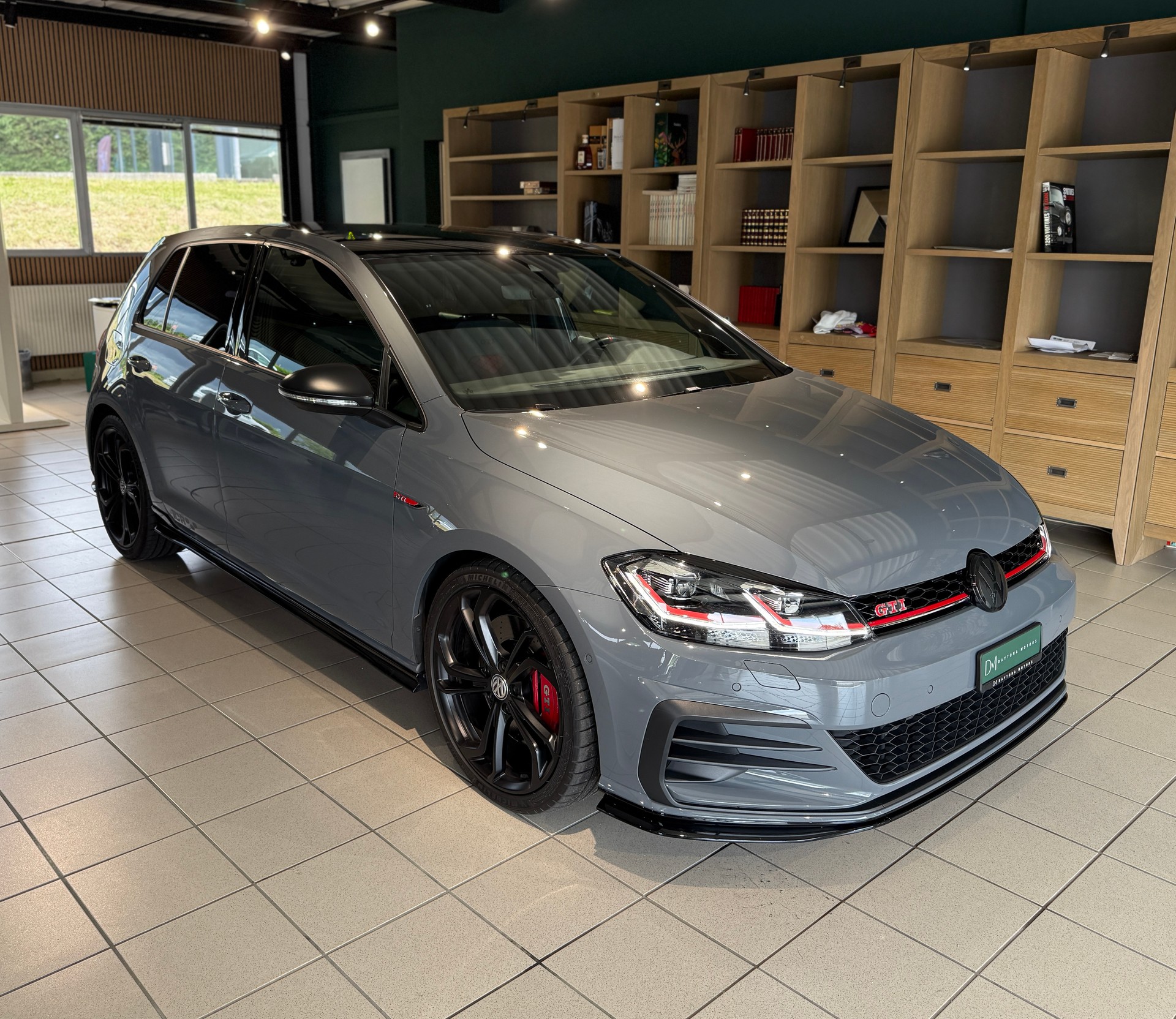 VW Golf 2.0 TSI GTI TCR DSG-showroom-element-2