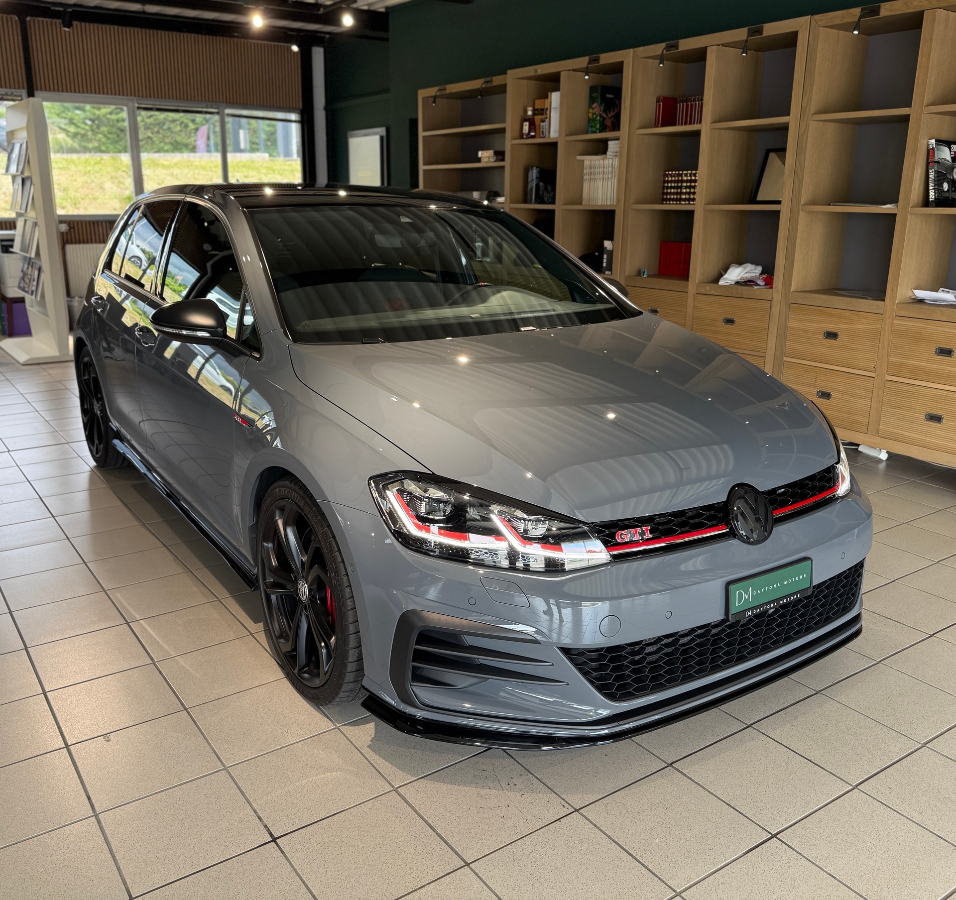 VW Golf 2.0 TSI GTI TCR DSG-showroom-element-1