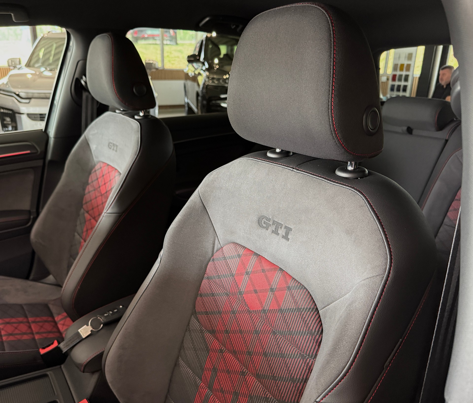 VW Golf 2.0 TSI GTI TCR DSG-image-18