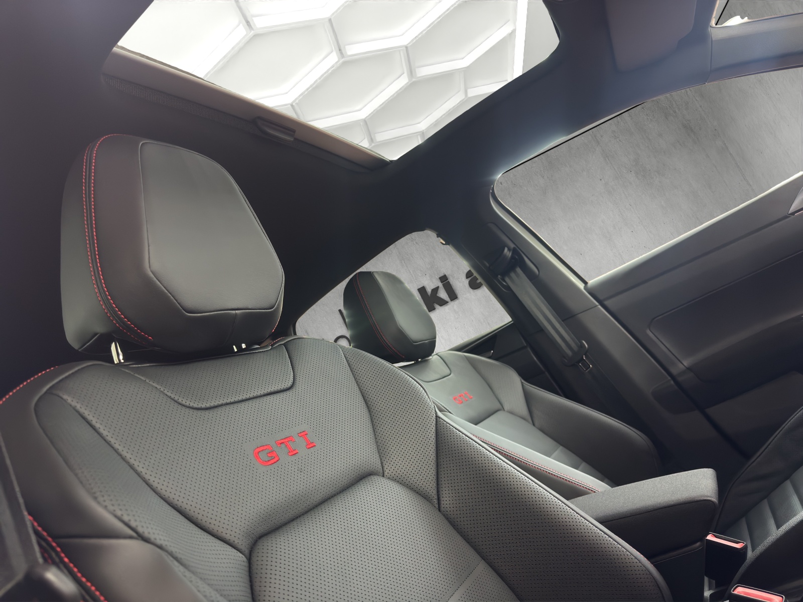 VW Polo 2.0 TSI GTI DSG-image-11