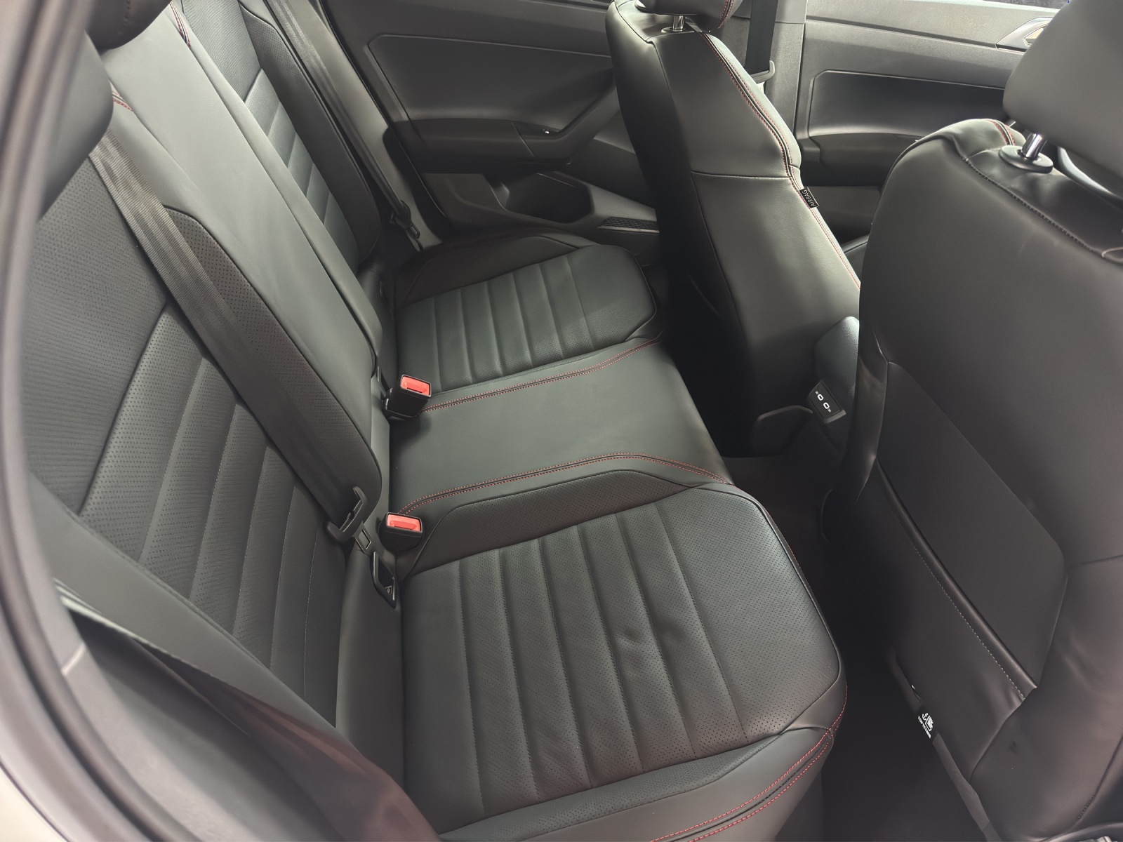 VW Polo 2.0 TSI GTI DSG-image-10