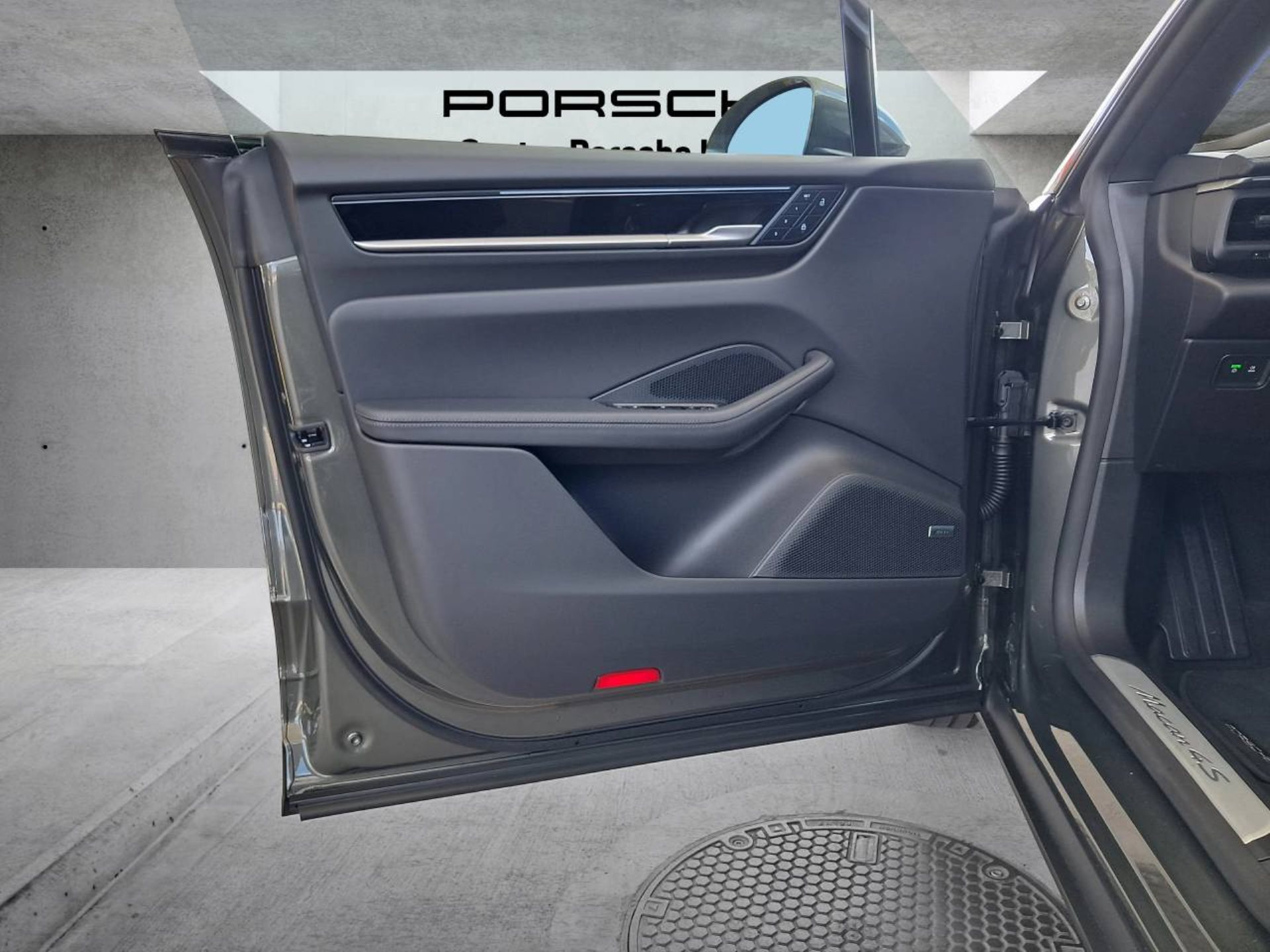 PORSCHE Macan 4S-image-22