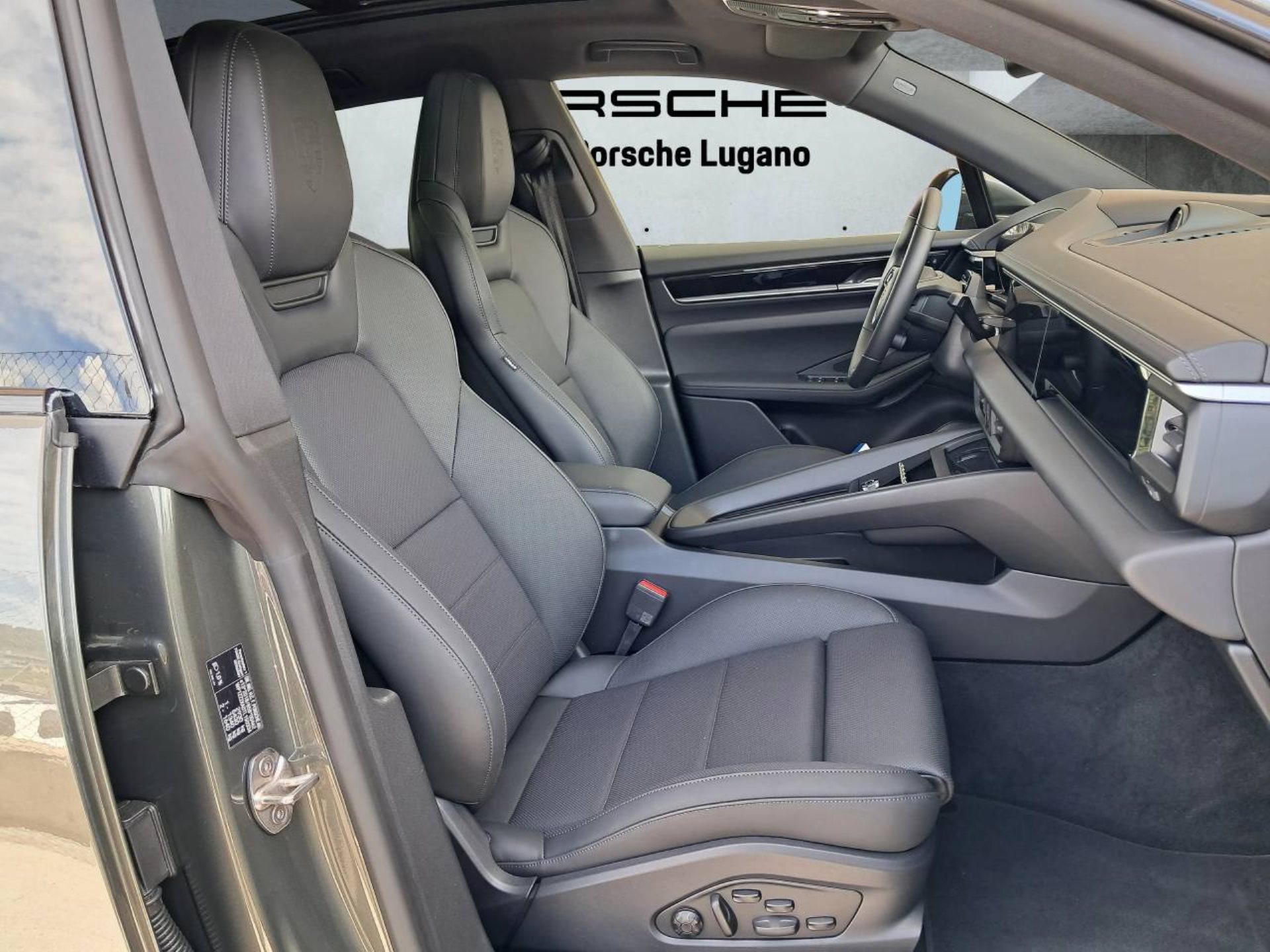 PORSCHE Macan 4S-image-14