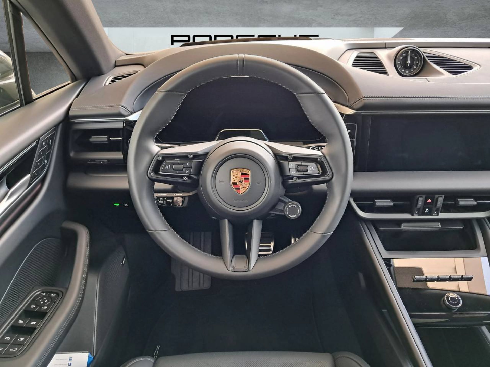 PORSCHE Macan 4S-image-12