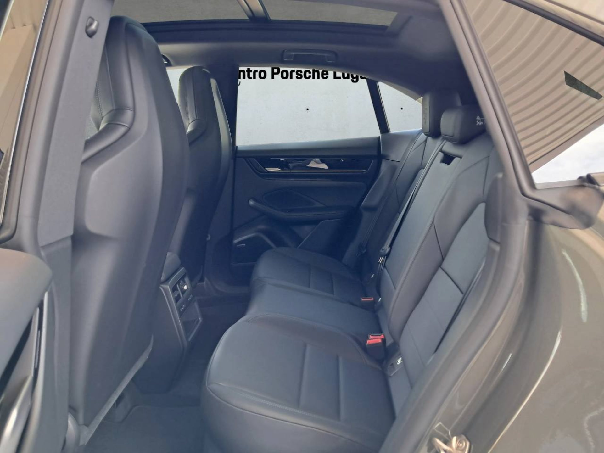PORSCHE Macan 4S-image-16