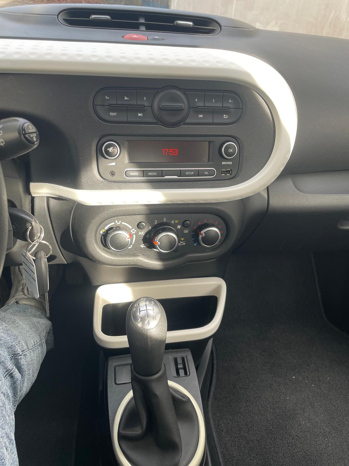 RENAULT Twingo 1.0 Life-image-11