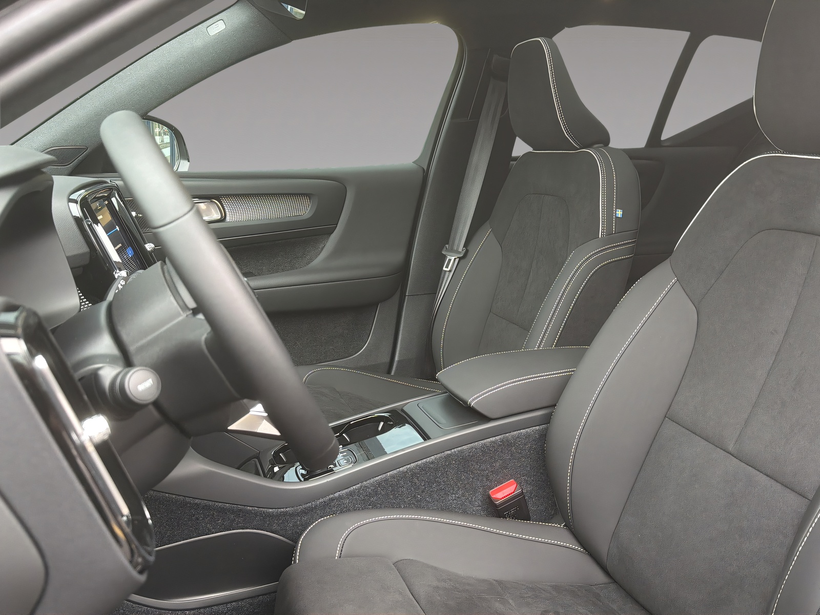 VOLVO EX40 82kWh Twin Motor AWD Xcentric Edition-image-9