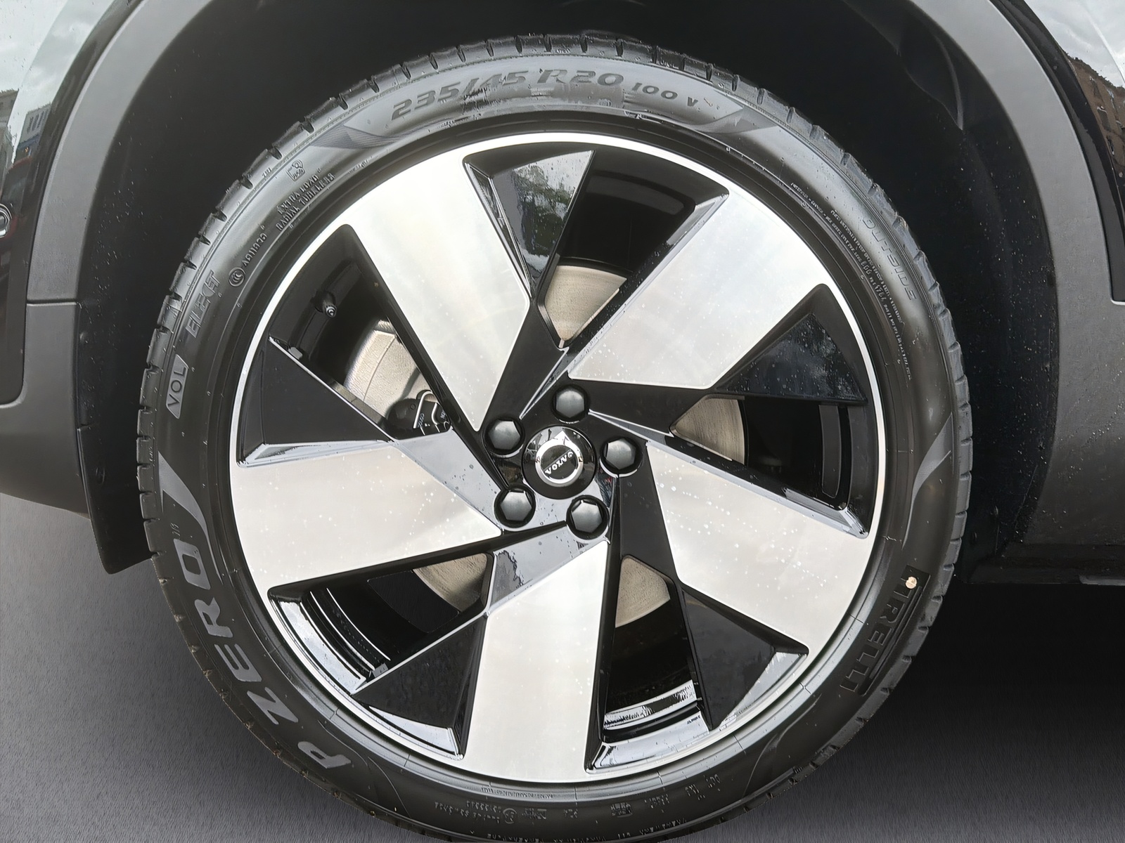 VOLVO EX40 82kWh Twin Motor AWD Xcentric Edition-image-5