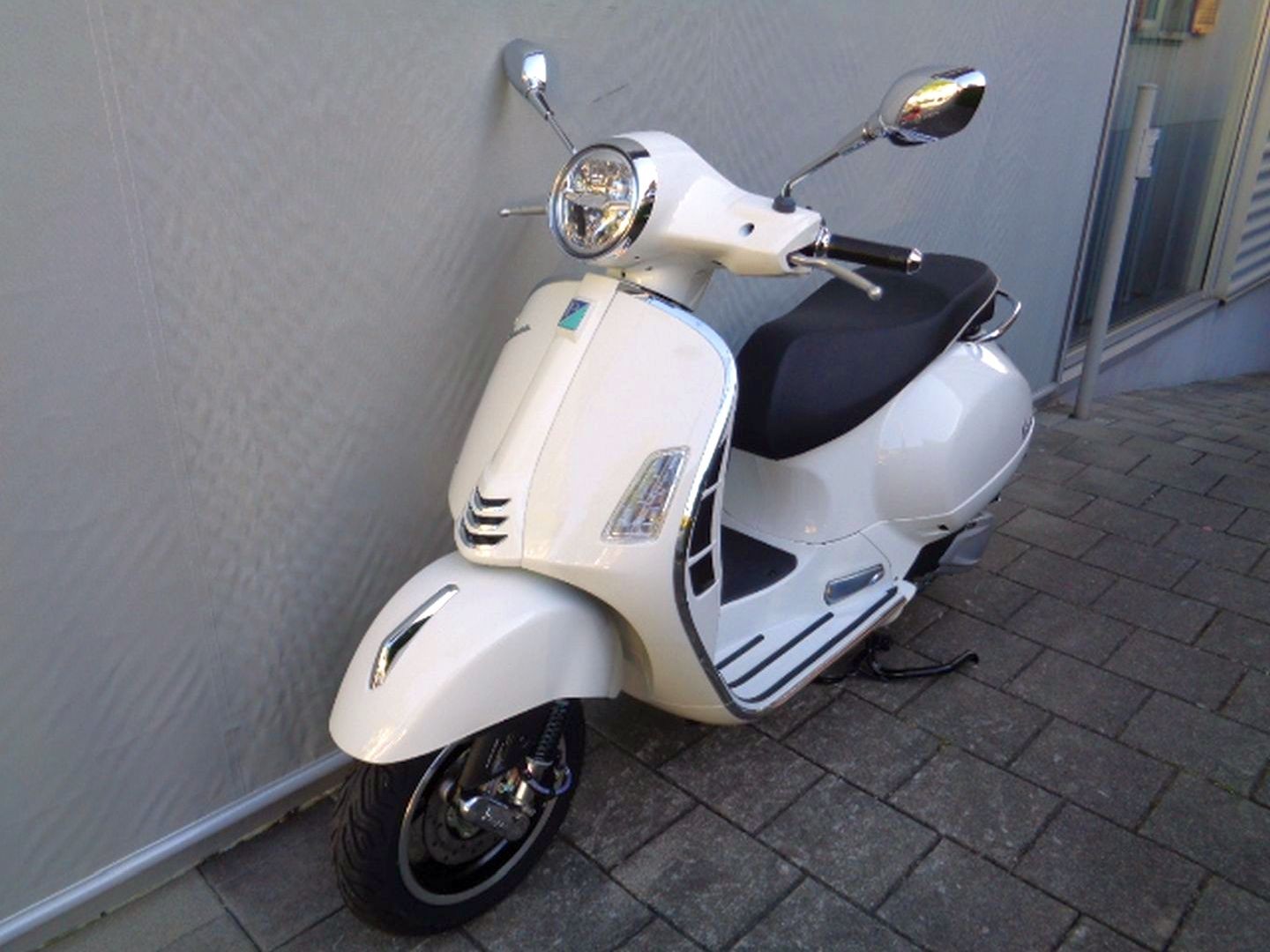 PIAGGIO VESPA GTS 310 E5-showroom-element-1