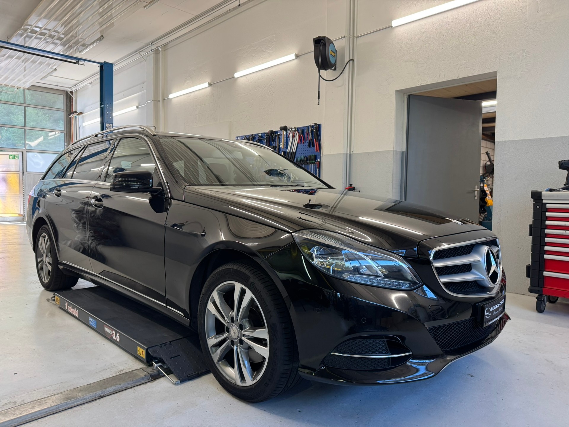 MERCEDES-BENZ E 250 BlueTEC Avantgarde 4Matic 7G-Tronic-showroom-element-2