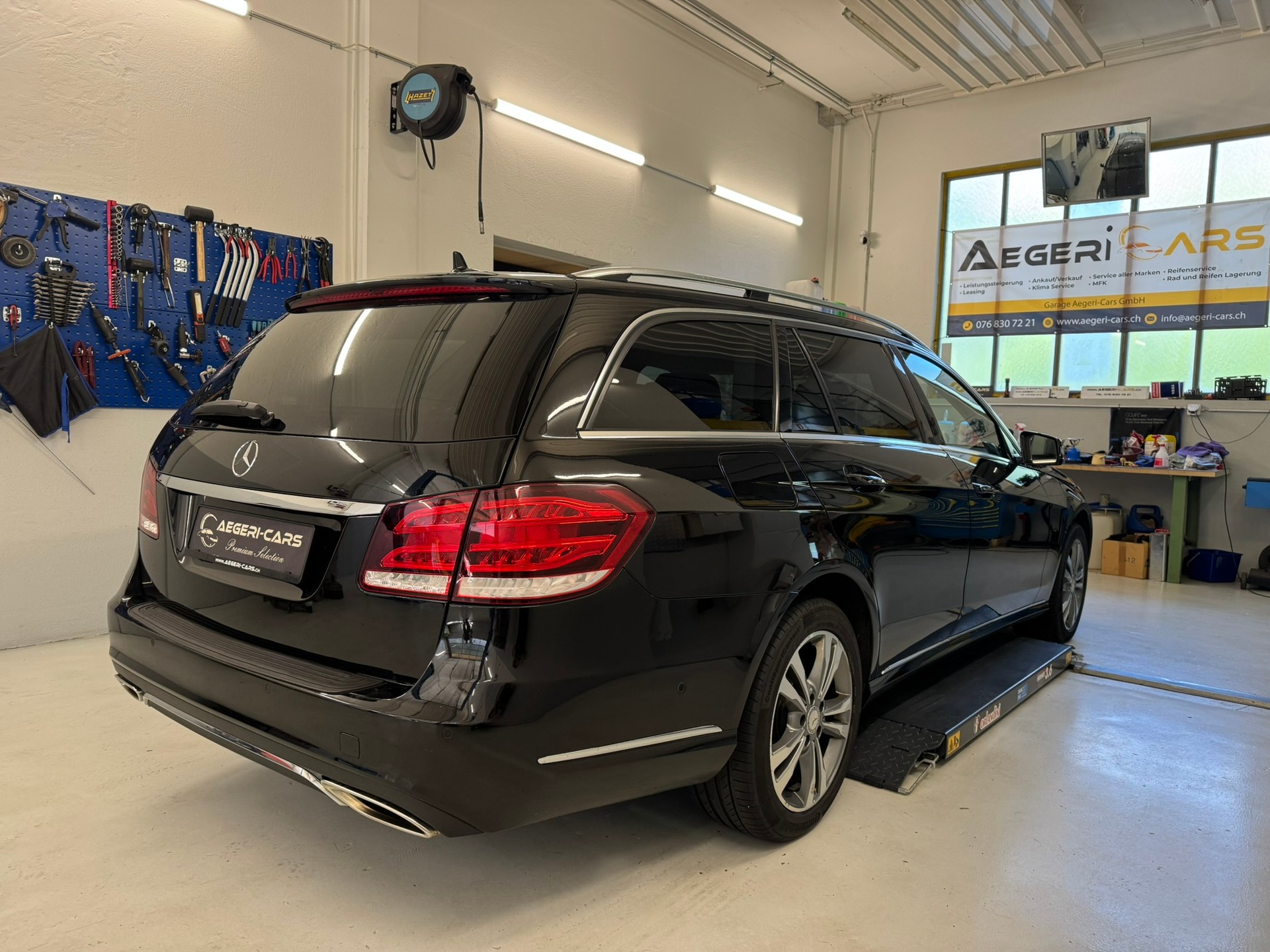 MERCEDES-BENZ E 250 BlueTEC Avantgarde 4Matic 7G-Tronic-showroom-element-3