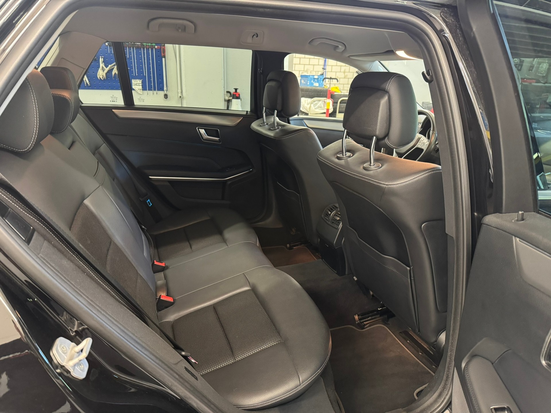 MERCEDES-BENZ E 250 BlueTEC Avantgarde 4Matic 7G-Tronic-image-13