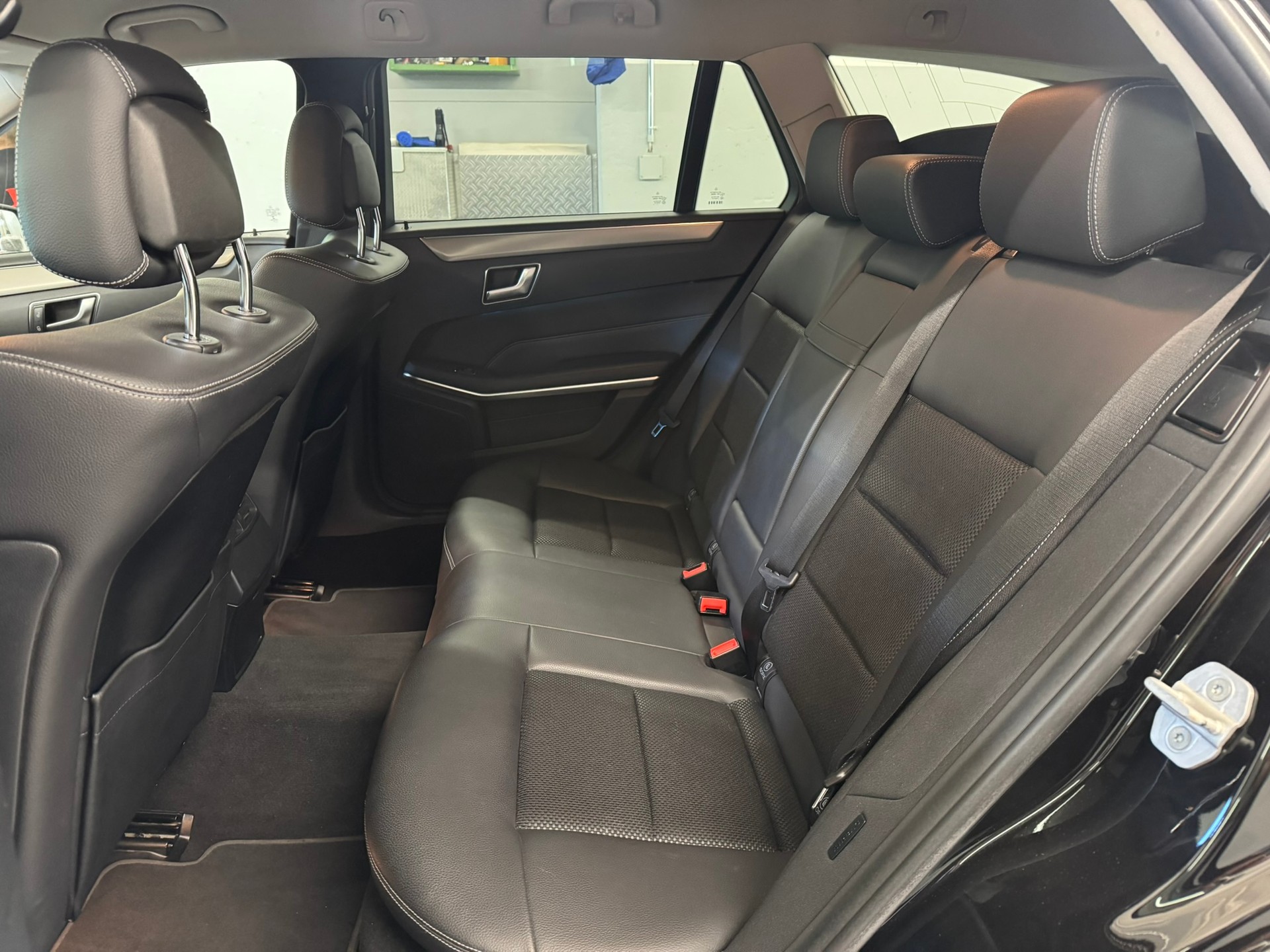 MERCEDES-BENZ E 250 BlueTEC Avantgarde 4Matic 7G-Tronic-image-11