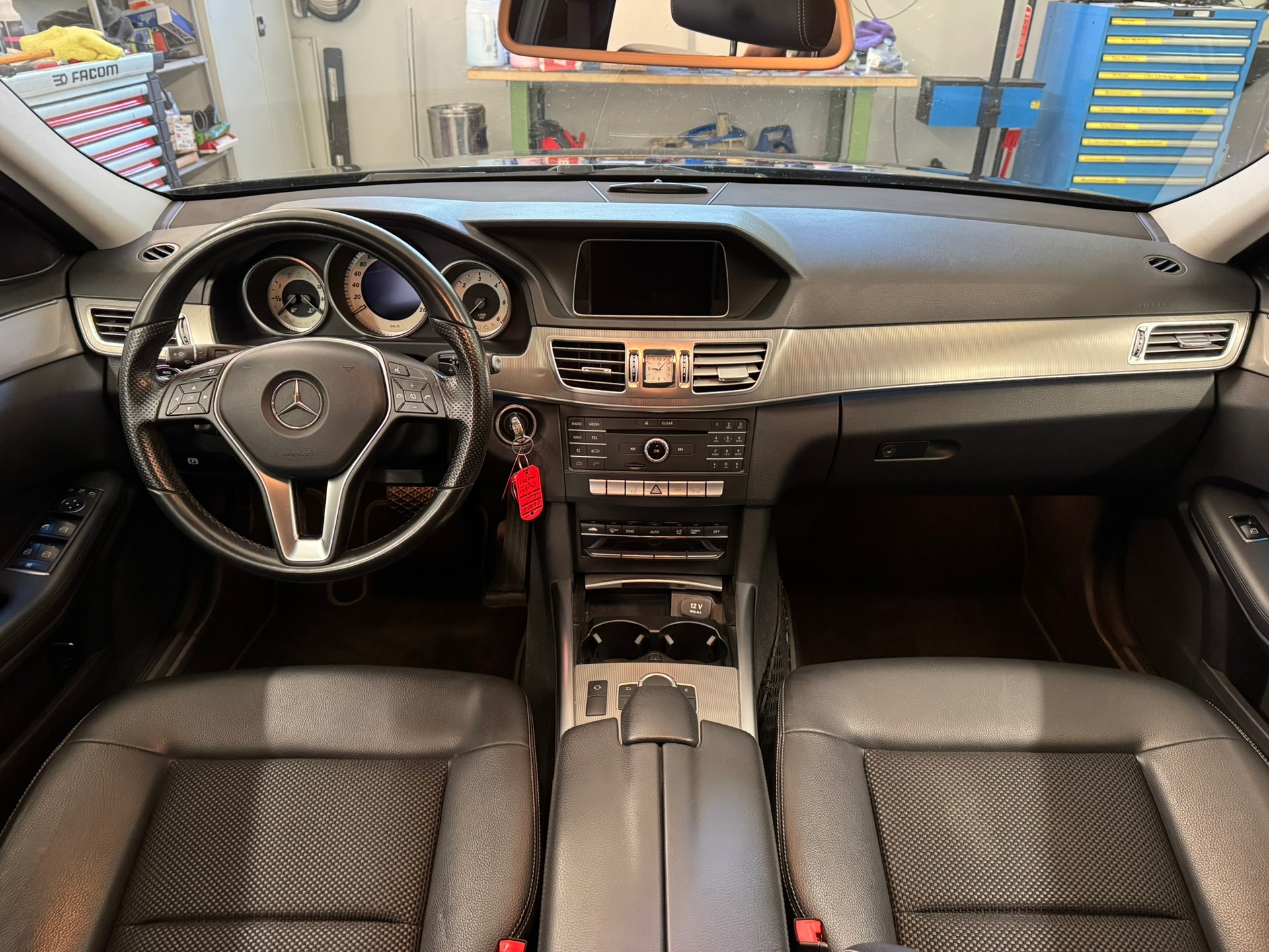 MERCEDES-BENZ E 250 BlueTEC Avantgarde 4Matic 7G-Tronic-image-6