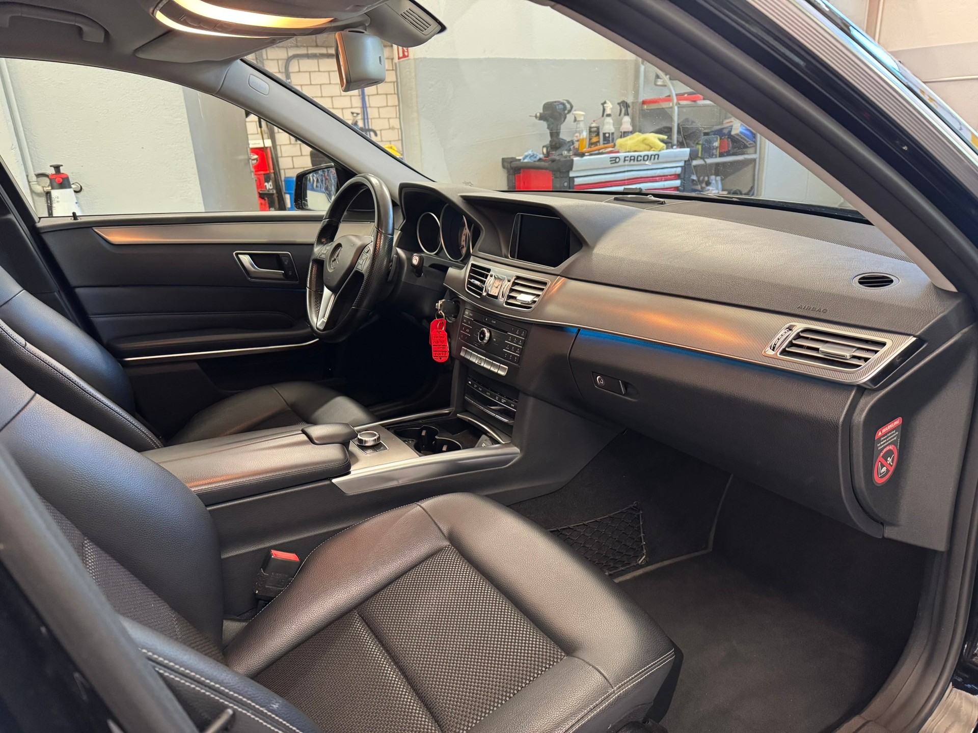 MERCEDES-BENZ E 250 BlueTEC Avantgarde 4Matic 7G-Tronic-image-12
