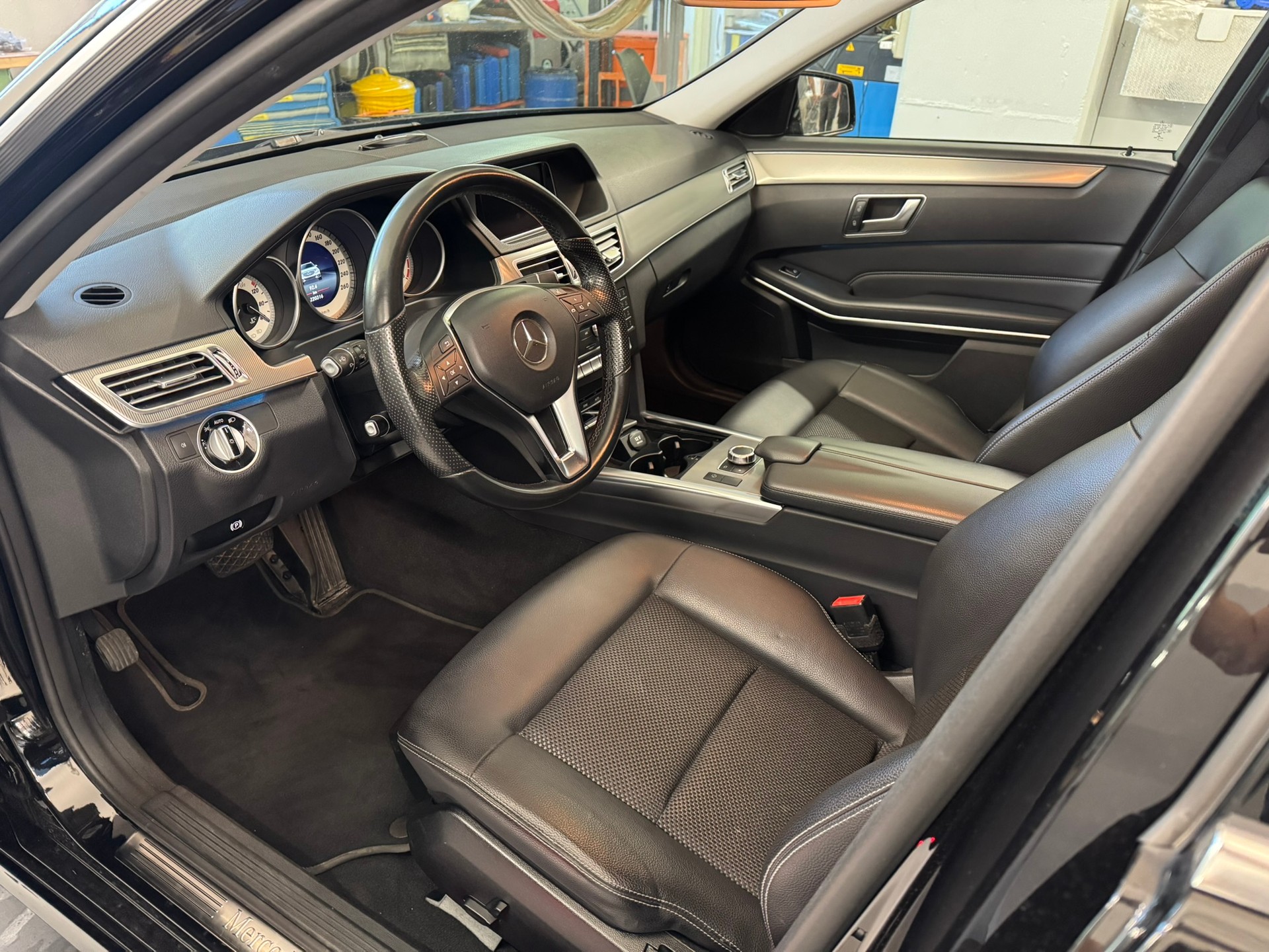 MERCEDES-BENZ E 250 BlueTEC Avantgarde 4Matic 7G-Tronic-image-7