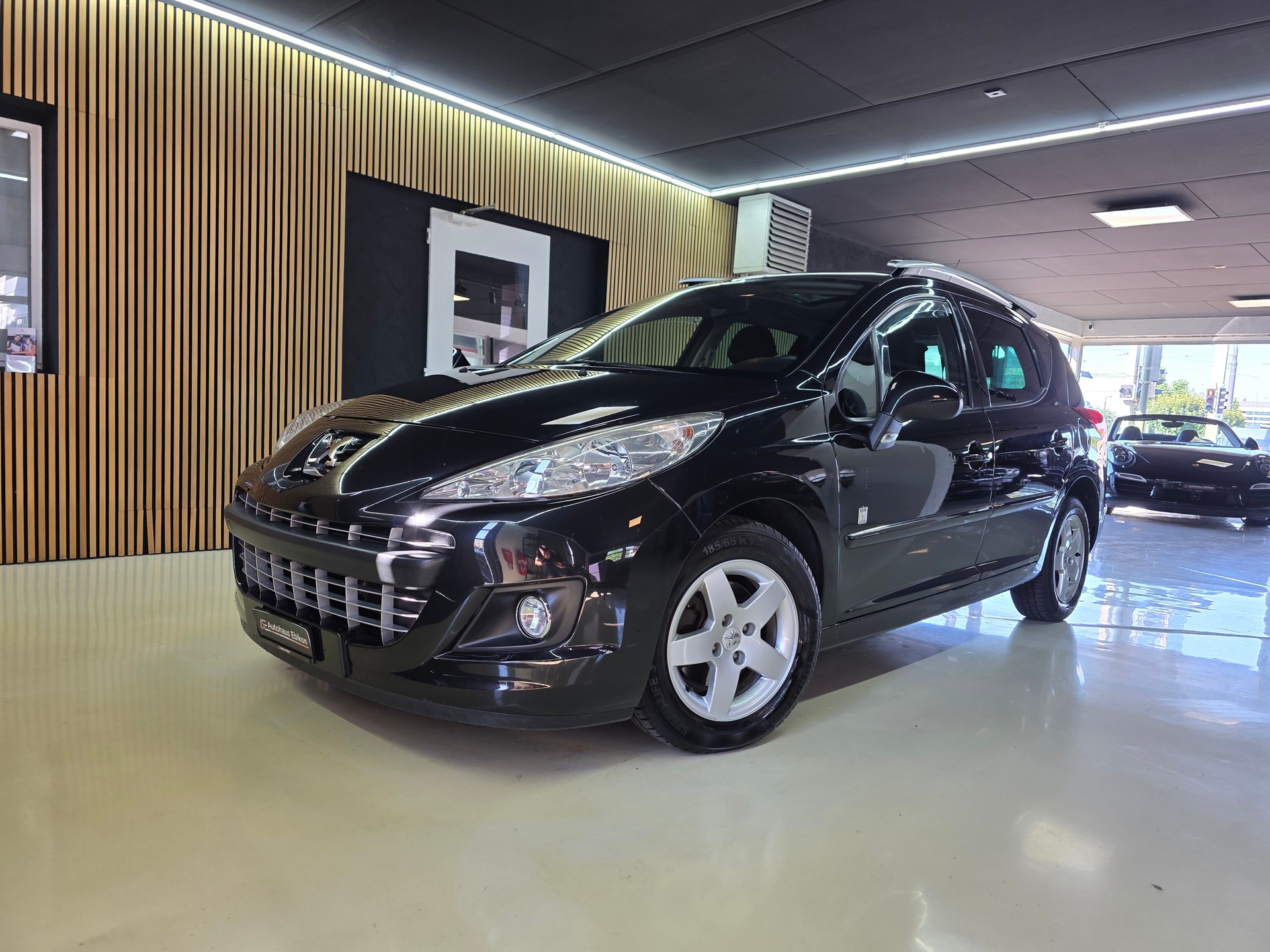 PEUGEOT 207 SW 1.4 16V Swiss Edition