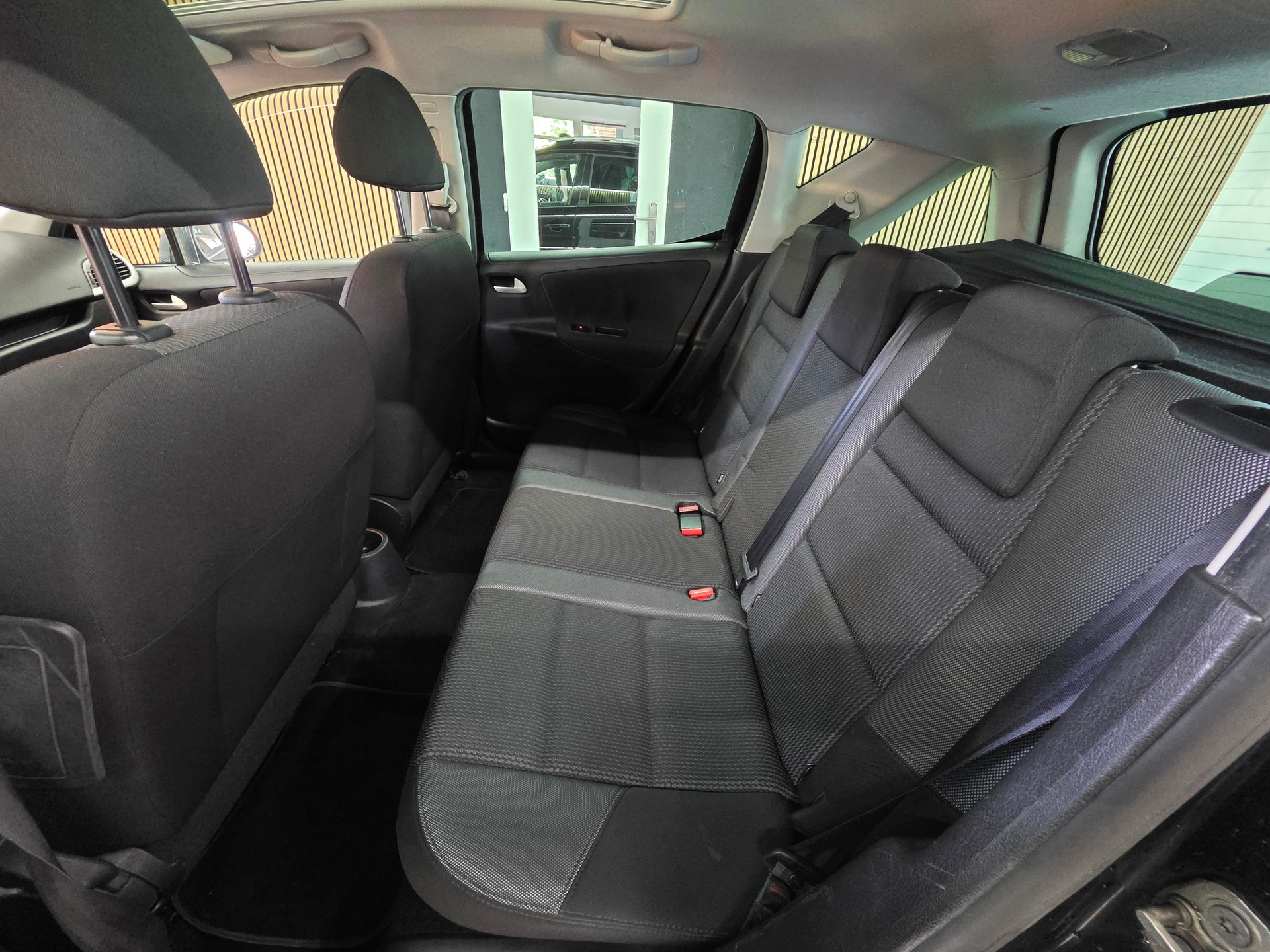 PEUGEOT 207 SW 1.4 16V Swiss Edition-image-12