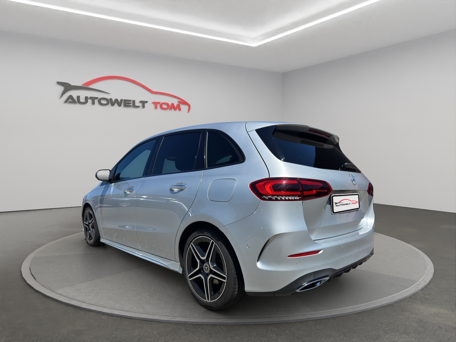 MERCEDES-BENZ B 200 d AMG Line 8G-DCT-image-2