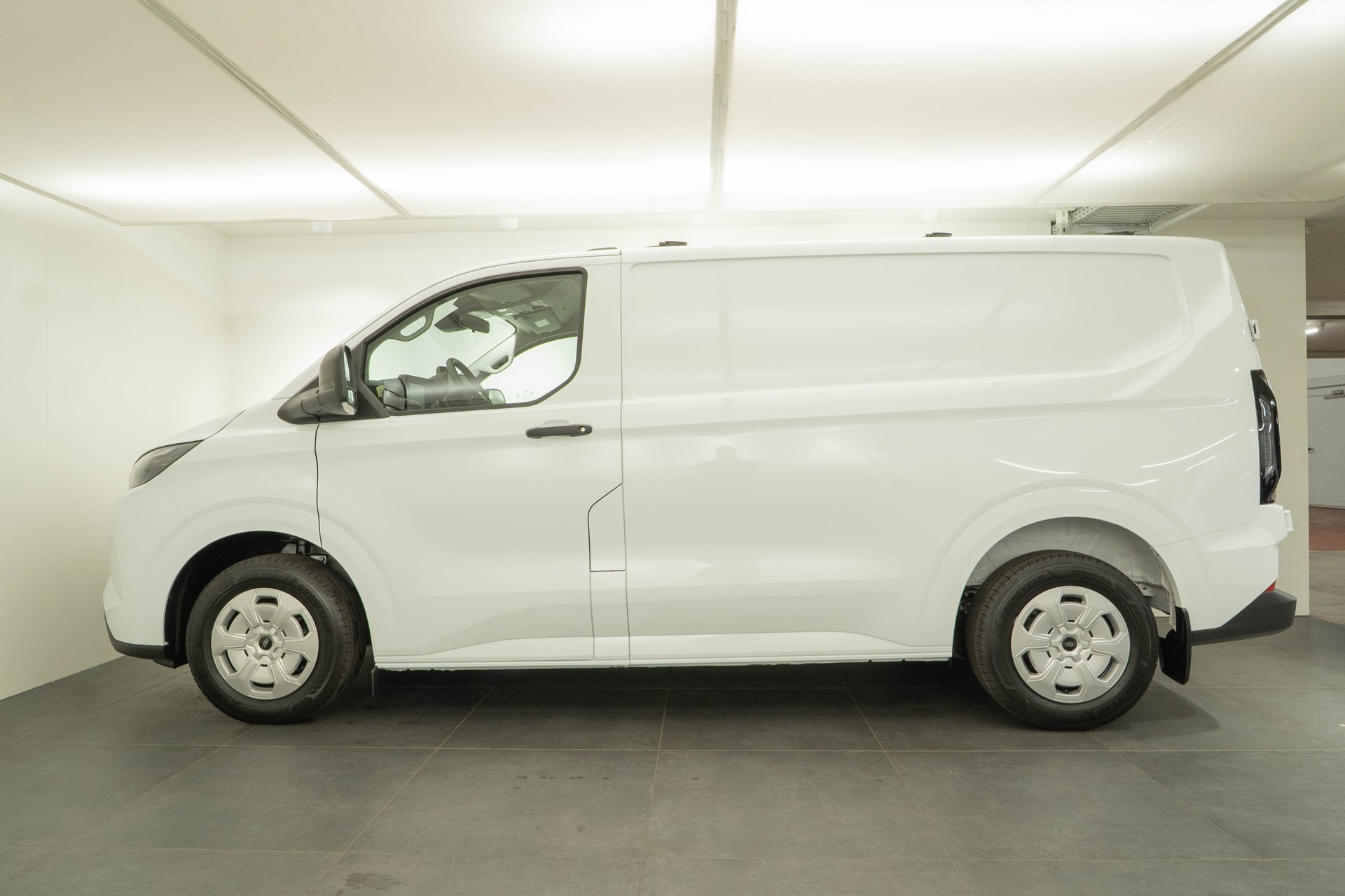 FORD Transit C Van 320 L1 2.5 Duratec 233 Trend PHEV-showroom-element-2