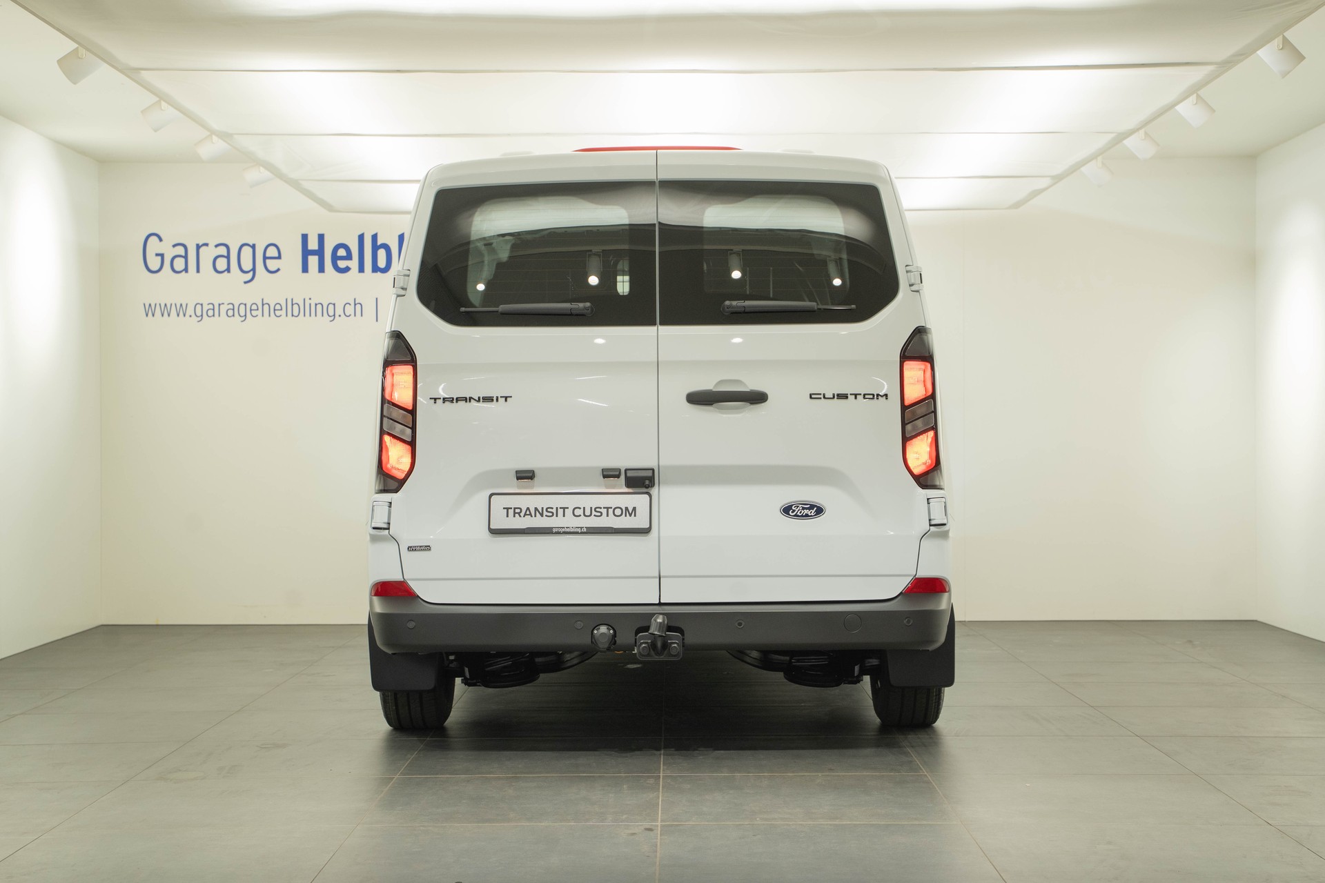 FORD Transit C Van 320 L1 2.5 Duratec 233 Trend PHEV-showroom-element-3
