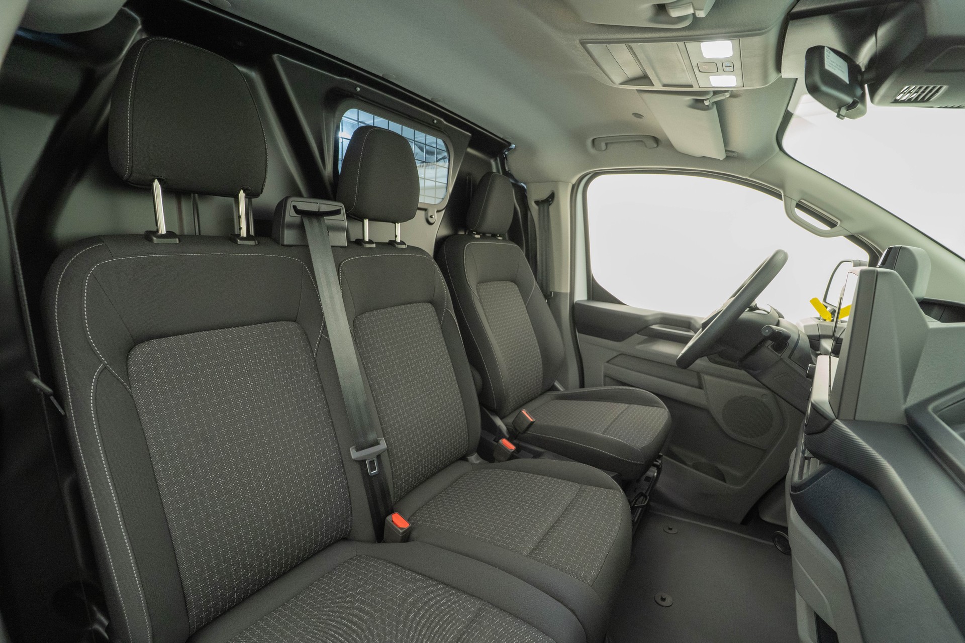 FORD Transit C Van 320 L1 2.5 Duratec 233 Trend PHEV-image-8