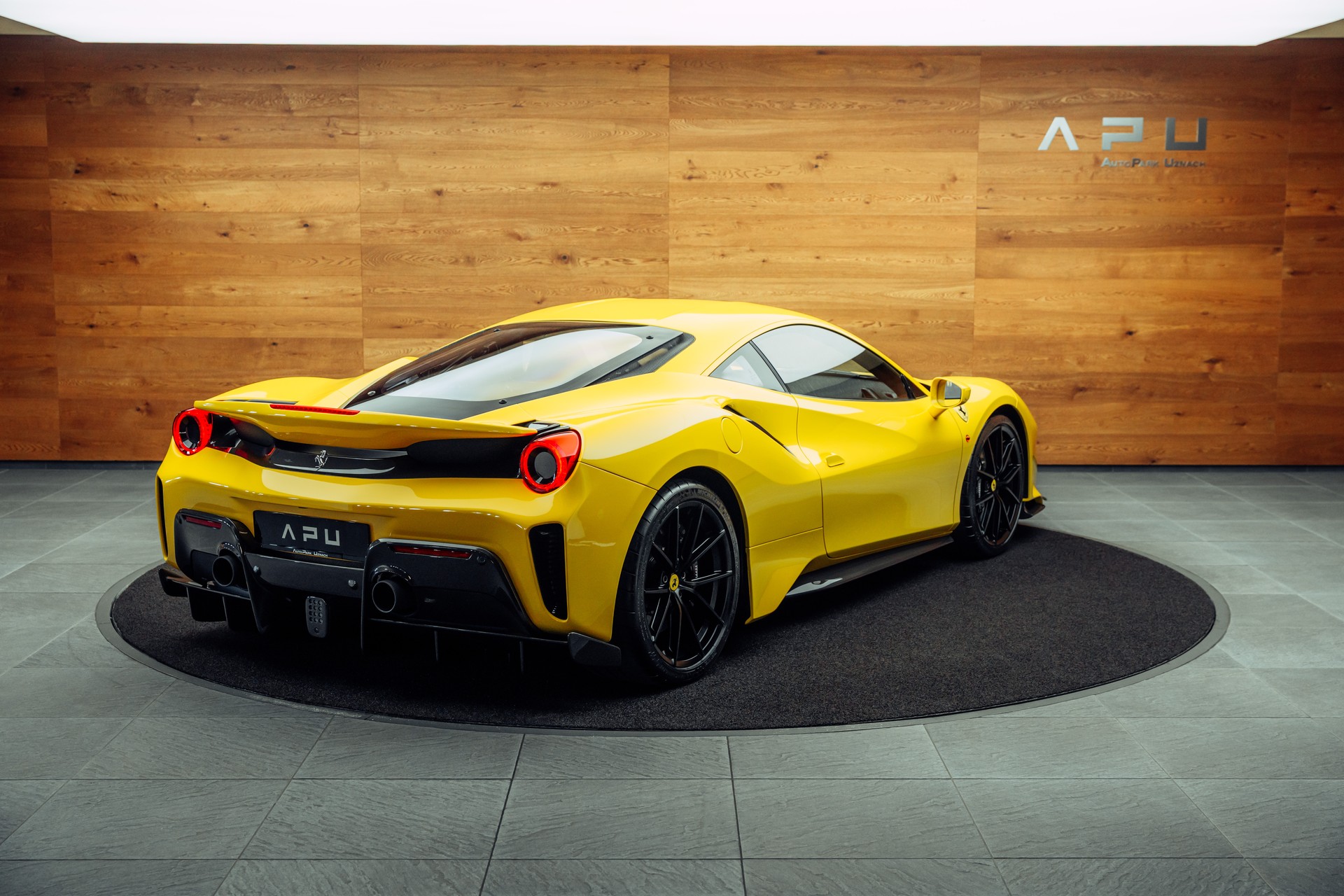 FERRARI 488 Pista 3.9 V8 Giallo Modena-showroom-element-1