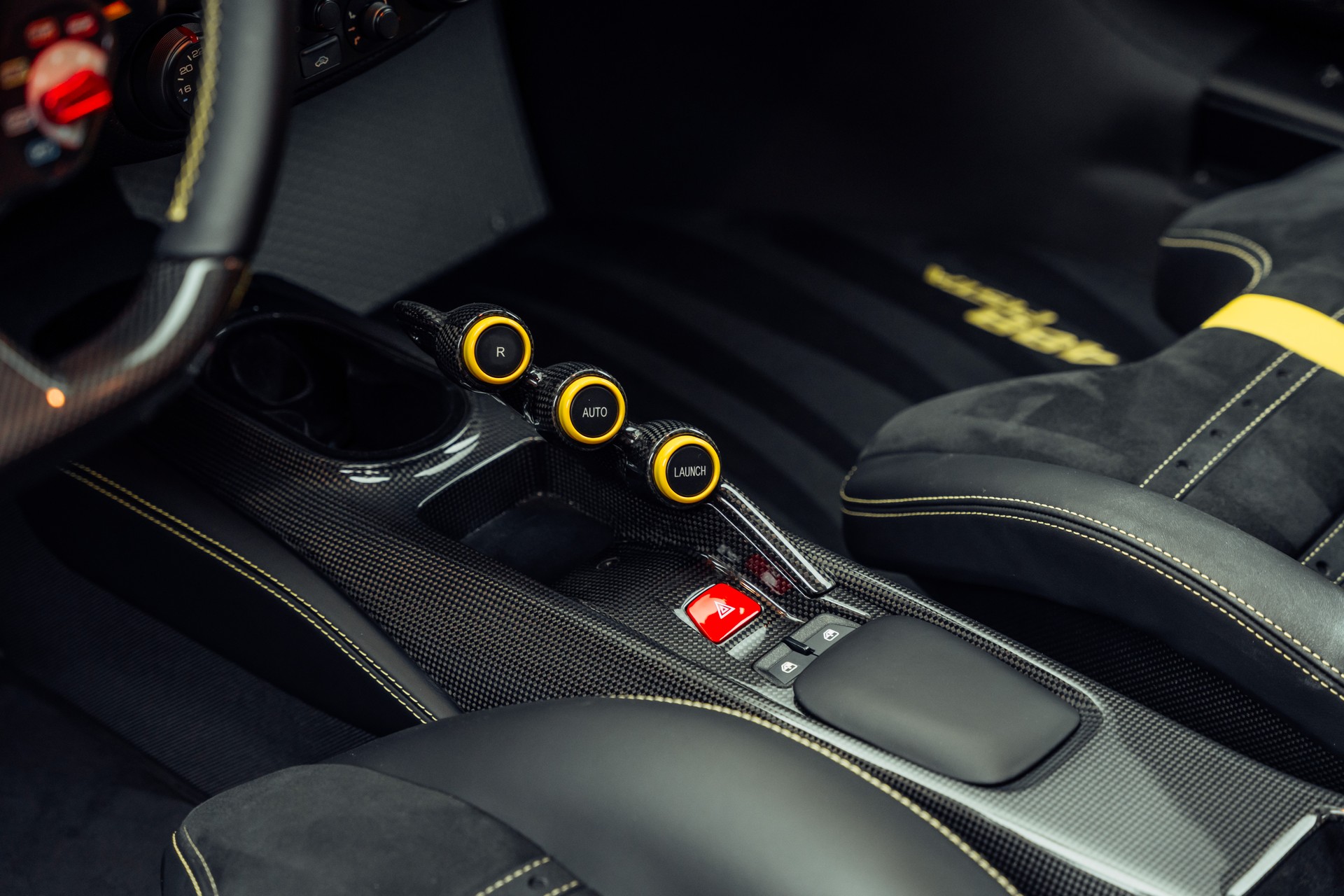 FERRARI 488 Pista 3.9 V8 Giallo Modena-image-14