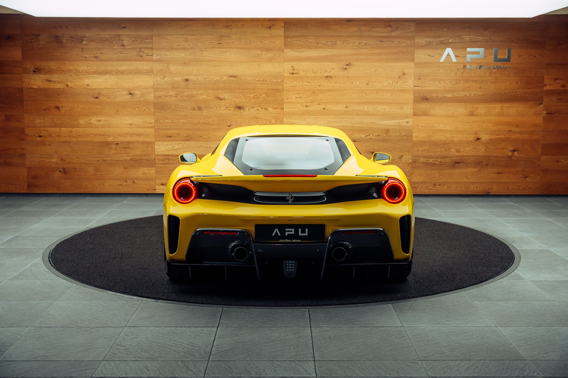 FERRARI 488 Pista 3.9 V8 Giallo Modena-image-27