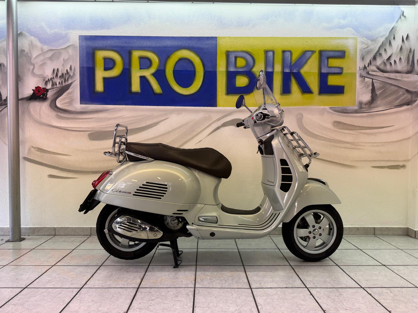 PIAGGIO Vespa GTS 300 i.e.Touring-image-1