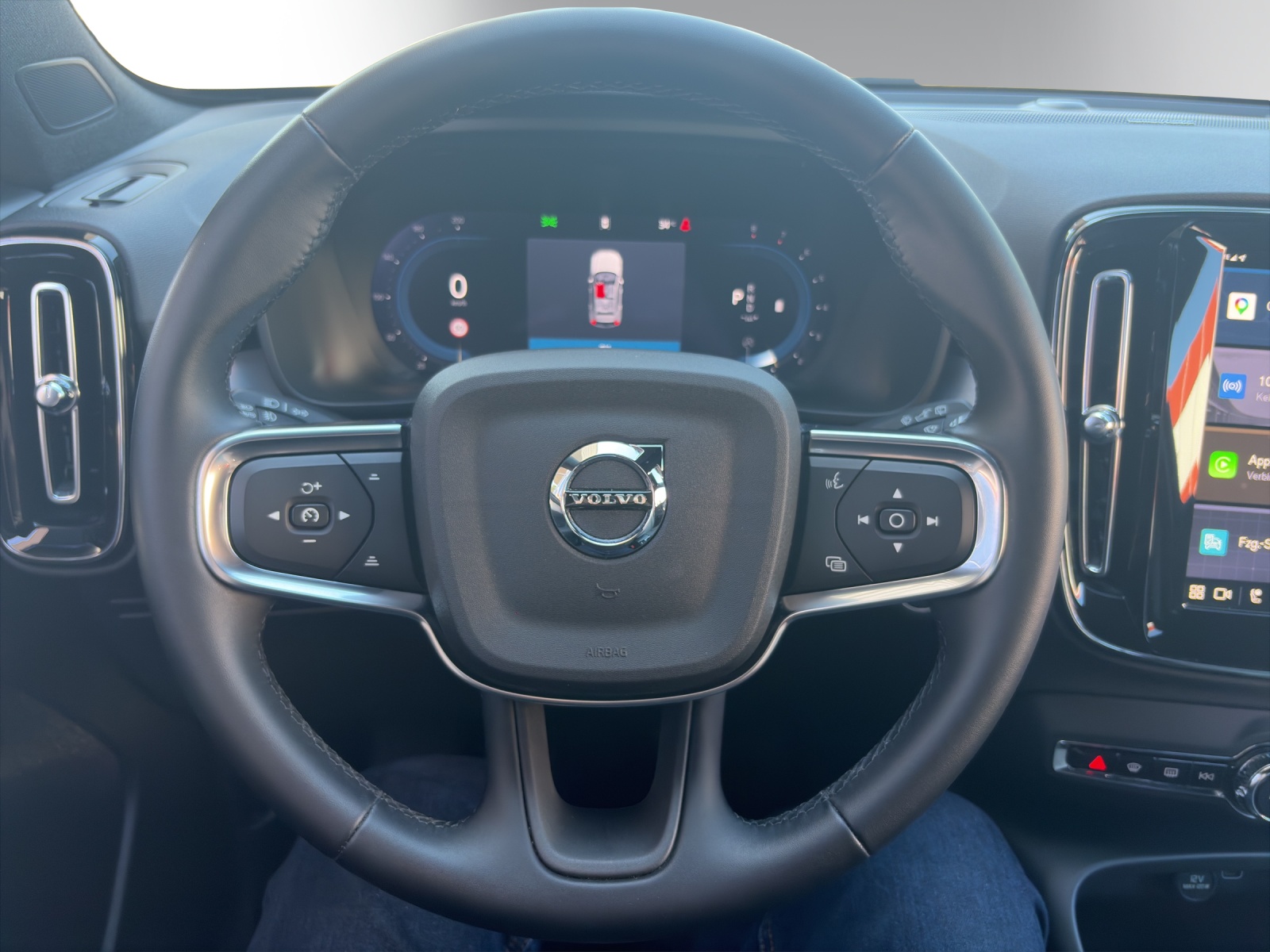 VOLVO XC40 B3 MHD Plus Dark-image-12
