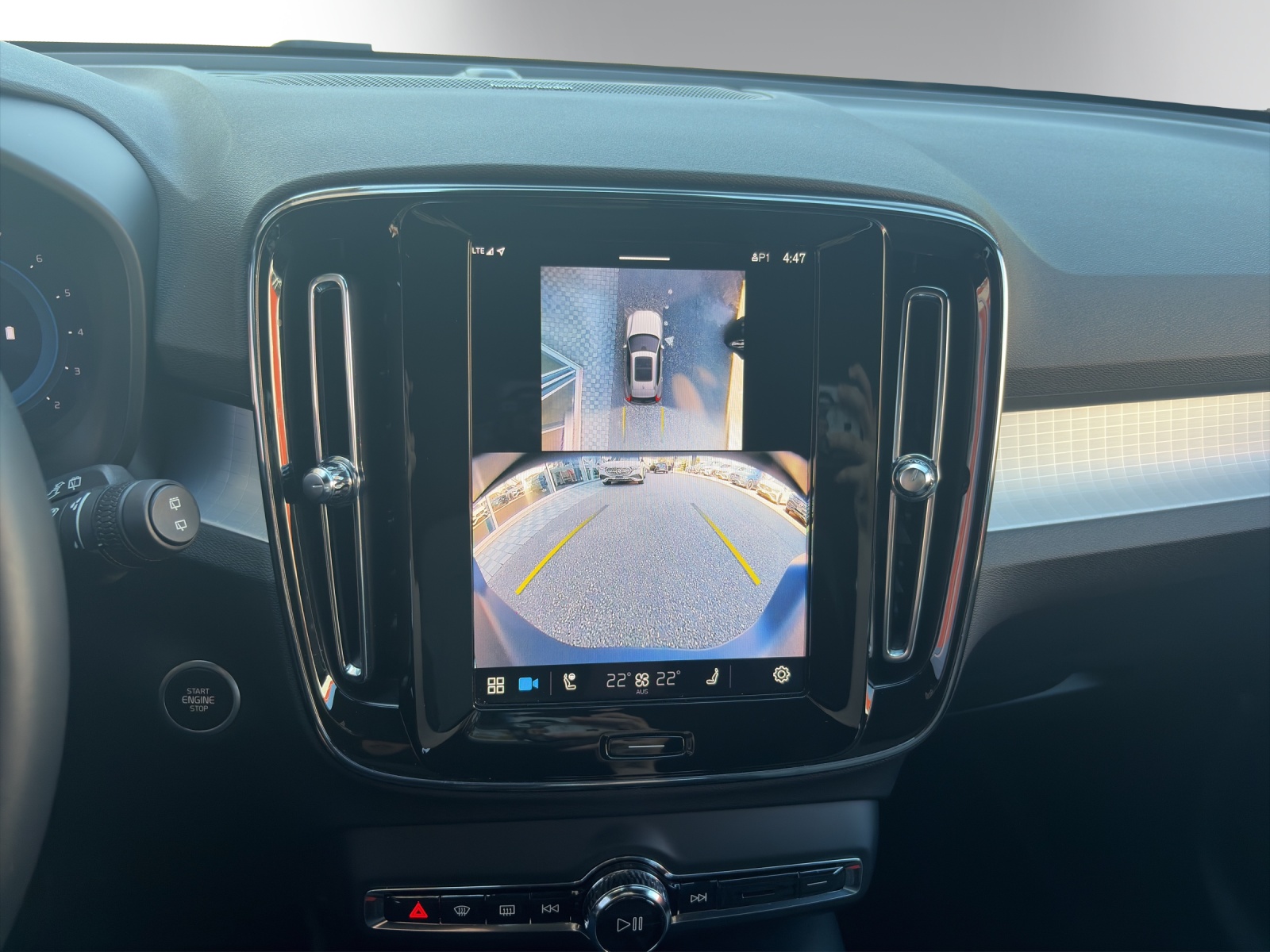 VOLVO XC40 B3 MHD Plus Dark-image-13