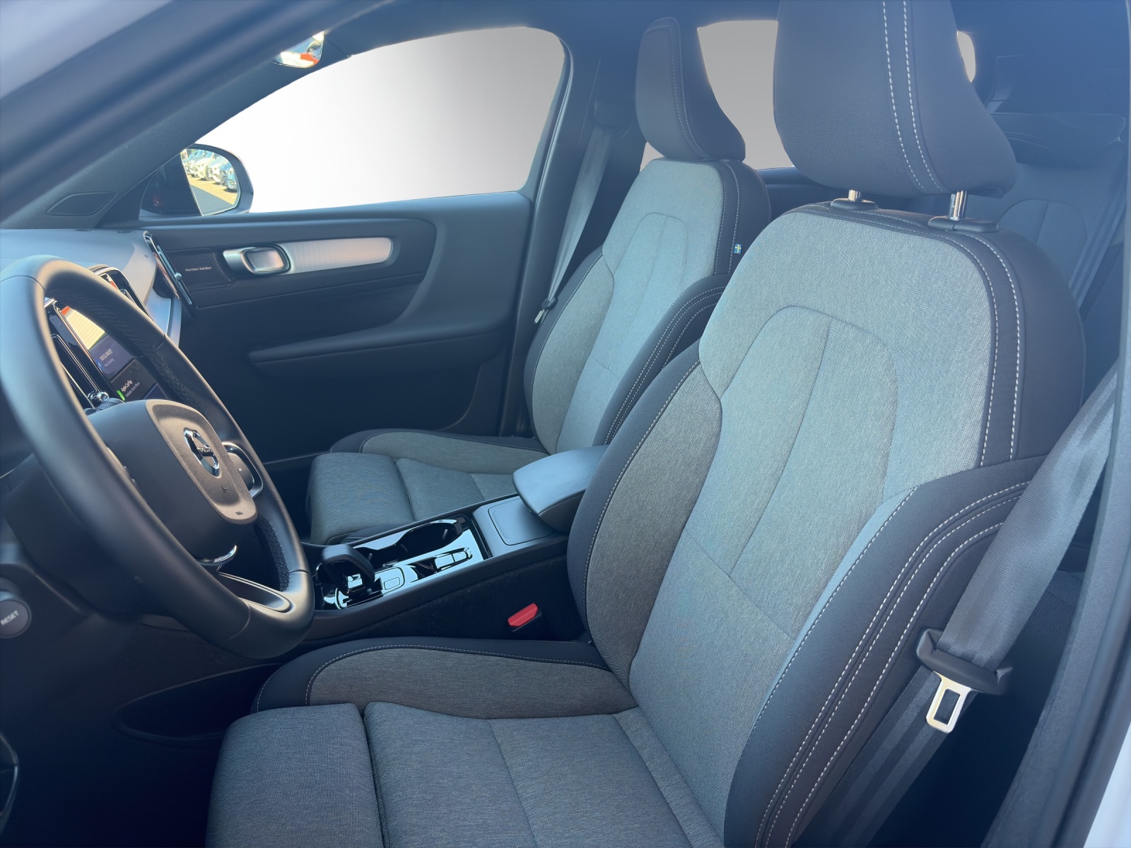 VOLVO XC40 B3 MHD Plus Dark-image-8