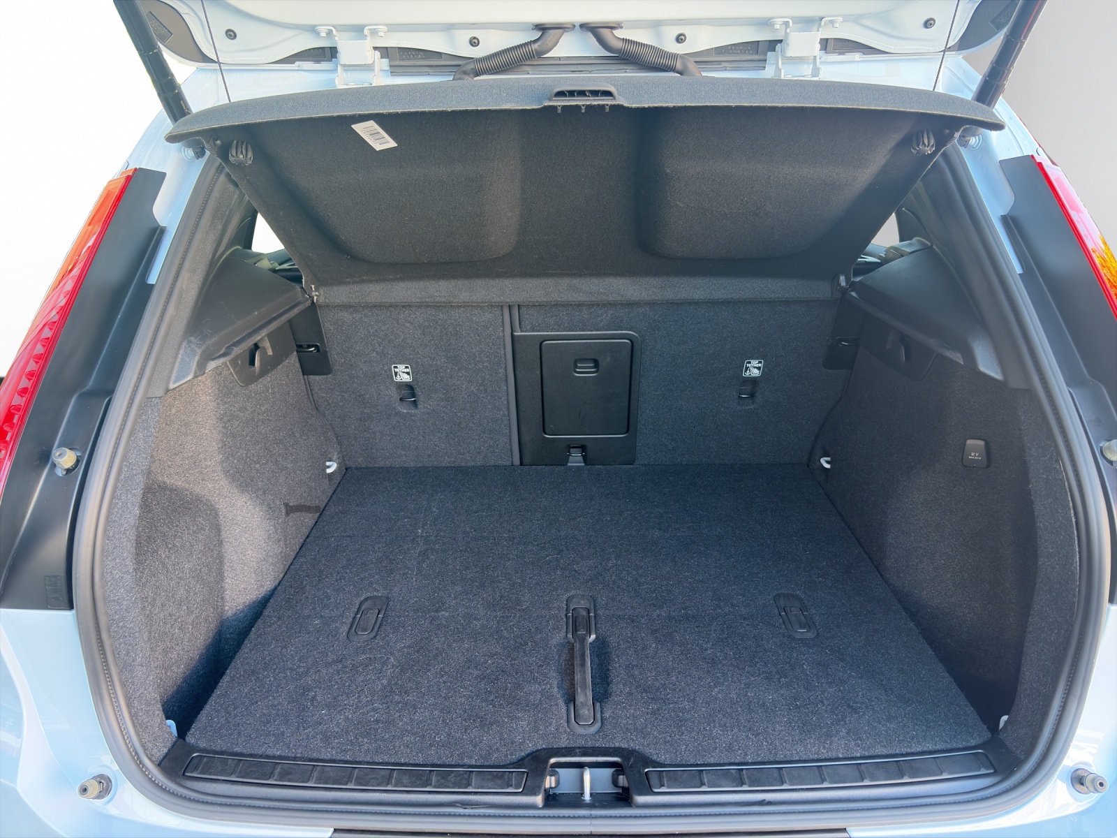 VOLVO XC40 B3 MHD Plus Dark-image-6