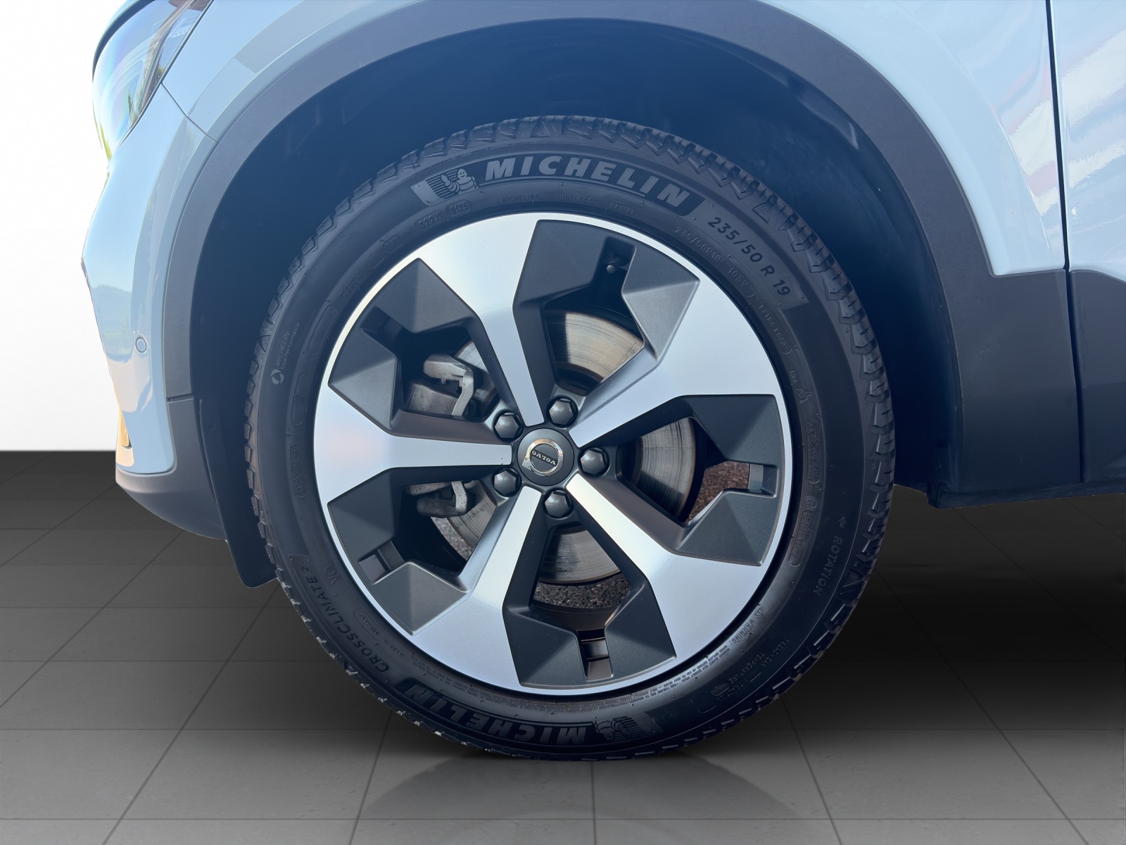 VOLVO XC40 B3 MHD Plus Dark-showroom-element-3