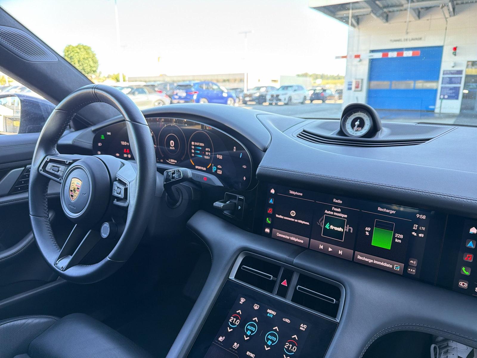 PORSCHE Taycan Turbo (CH)-image-25