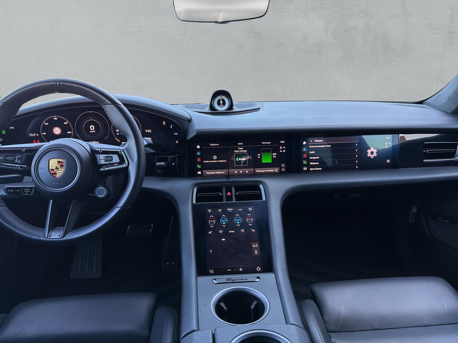 PORSCHE Taycan Turbo (CH)-image-16