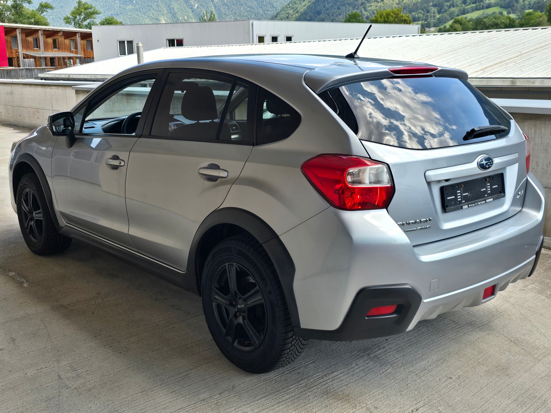 SUBARU XV 2.0 Swiss Three AWD-image-4