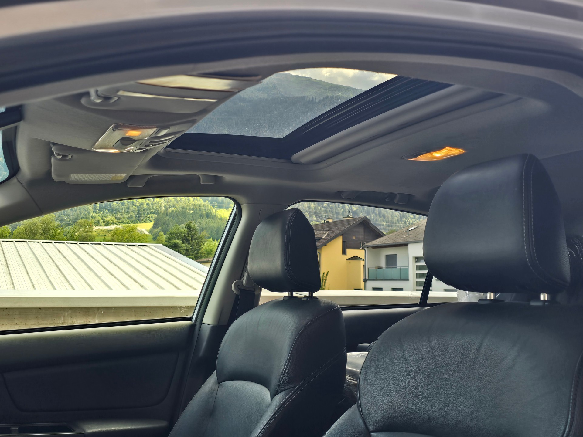 SUBARU XV 2.0 Swiss Three AWD-image-5