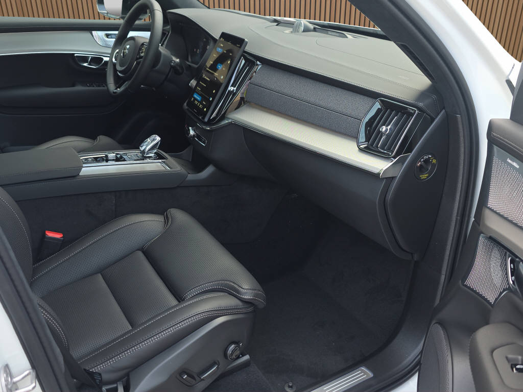 VOLVO XC90 2.0 T8 TE Black Edition eAWD-image-13