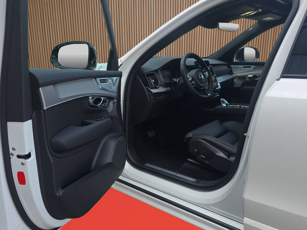 VOLVO XC90 2.0 T8 TE Black Edition eAWD-image-10